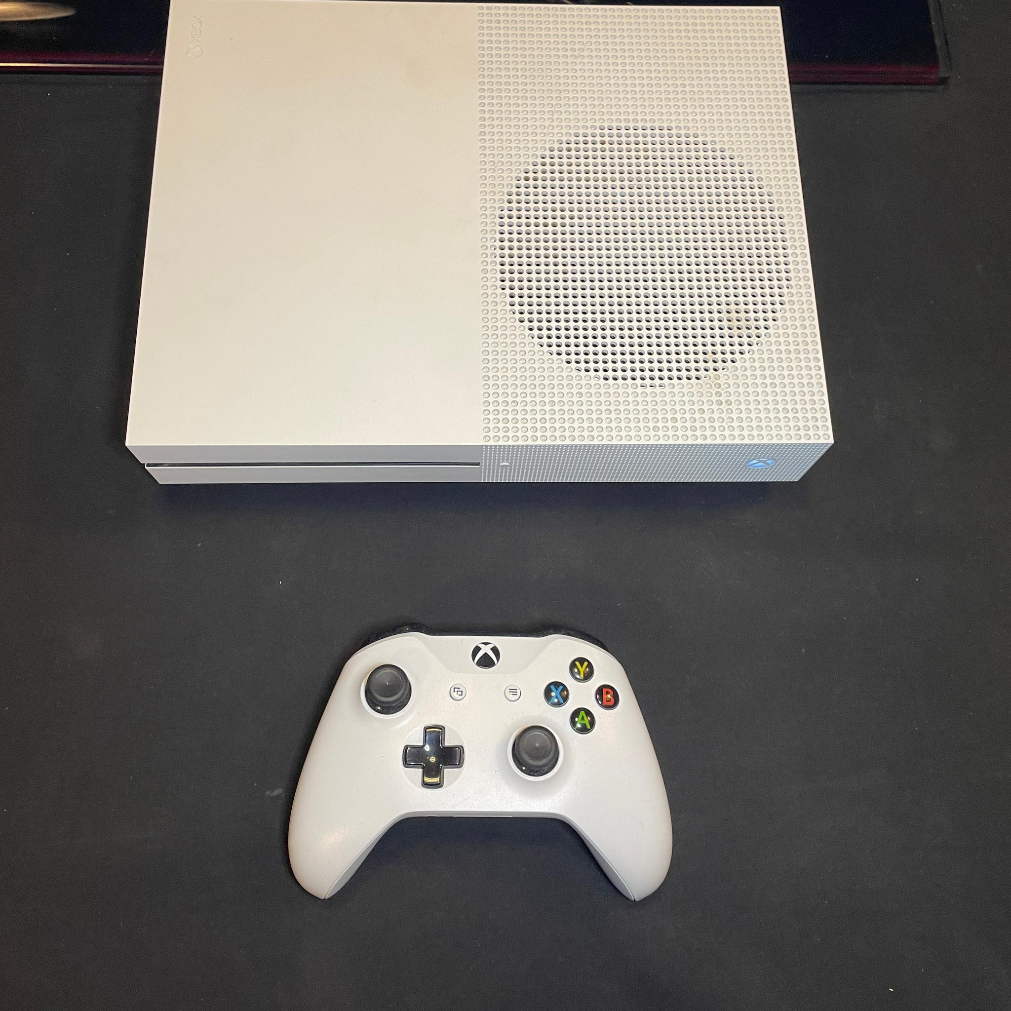 Xbox One S With White Controller