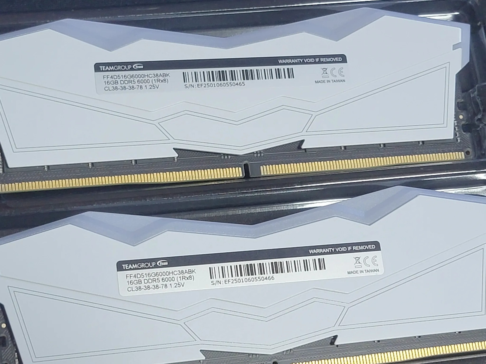 T-Force Delta RGB DDR5 White-4x16 64 GB 6000/CL38