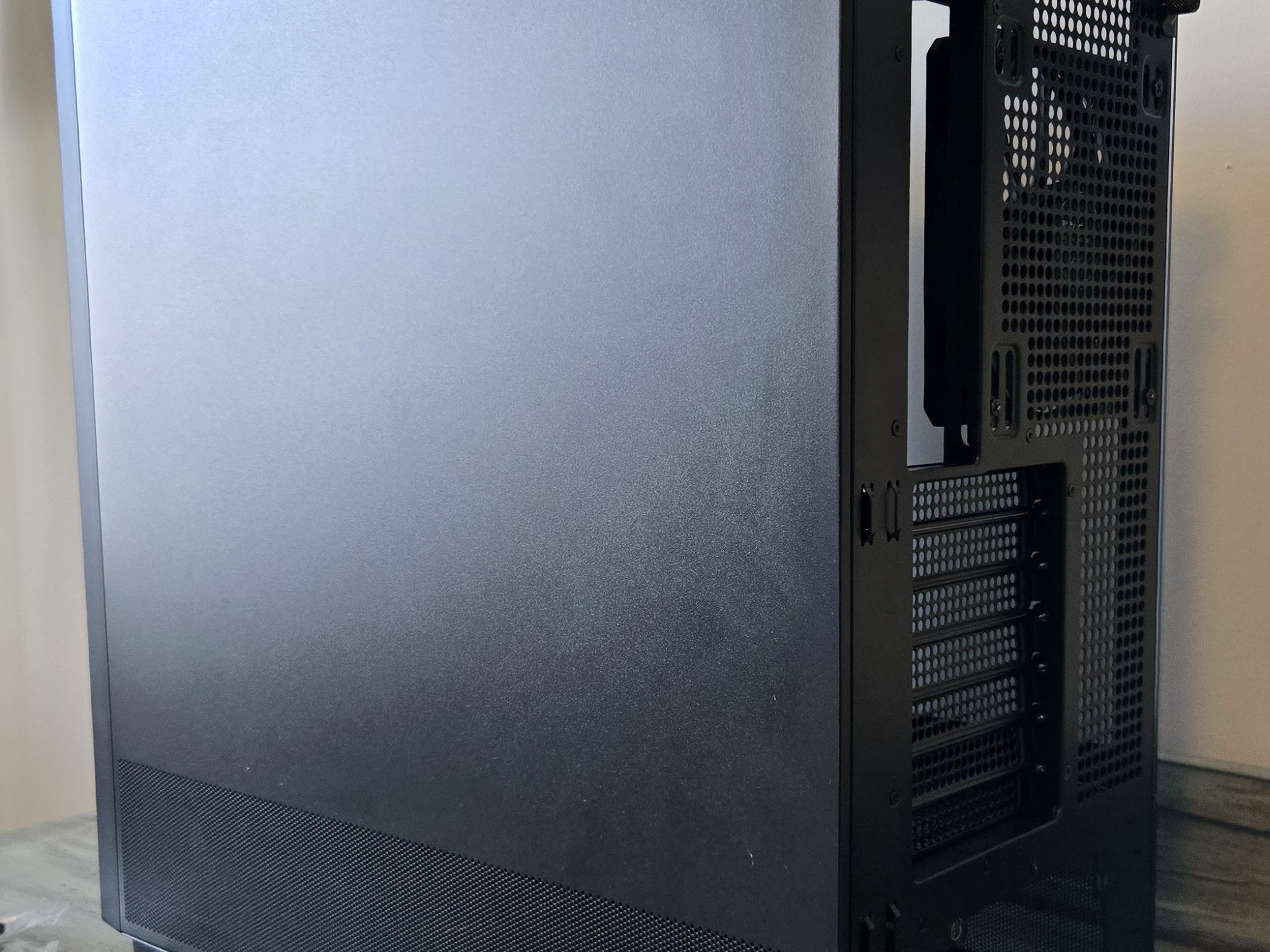 Antec Flux, Barely used, purchased in september 2025.  Black, great condition. All Fans Included