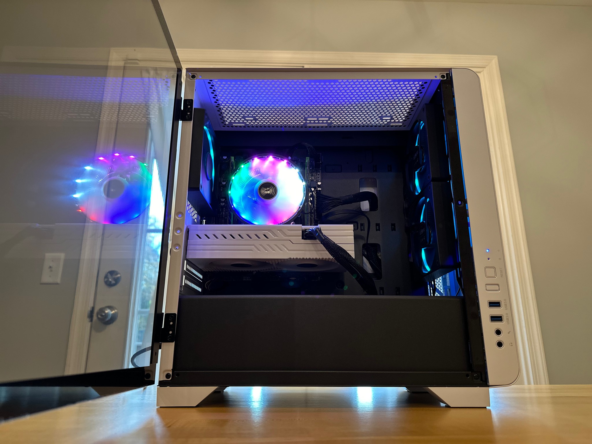 ⚪️☃️|RX 580 8gb, Core i7, 32gb Ram, 1tb SSD, WiFi Equipped ARGB Gaming PC