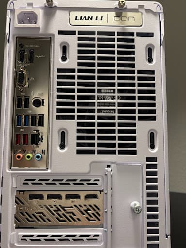 White/Wood Small Form Factor Gaming PC - RX 7700XT/Ryzen 5 7600X/32GB DDR5