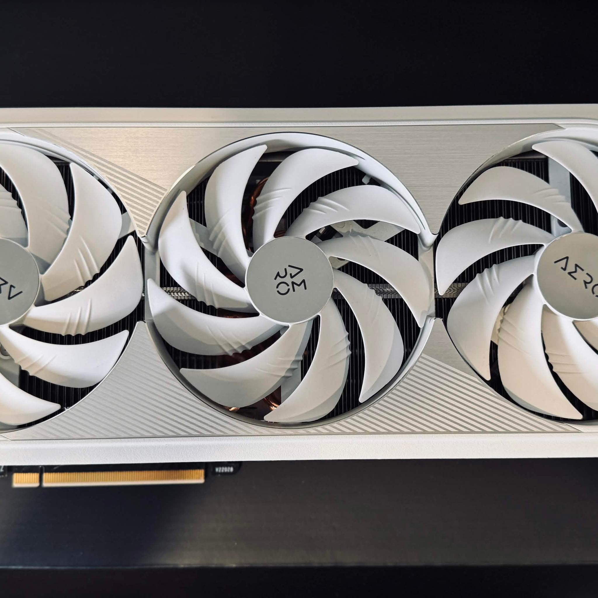 GIGABYTE AERO OC GeForce RTX 4090 24GB GDDR6X Graphics card
