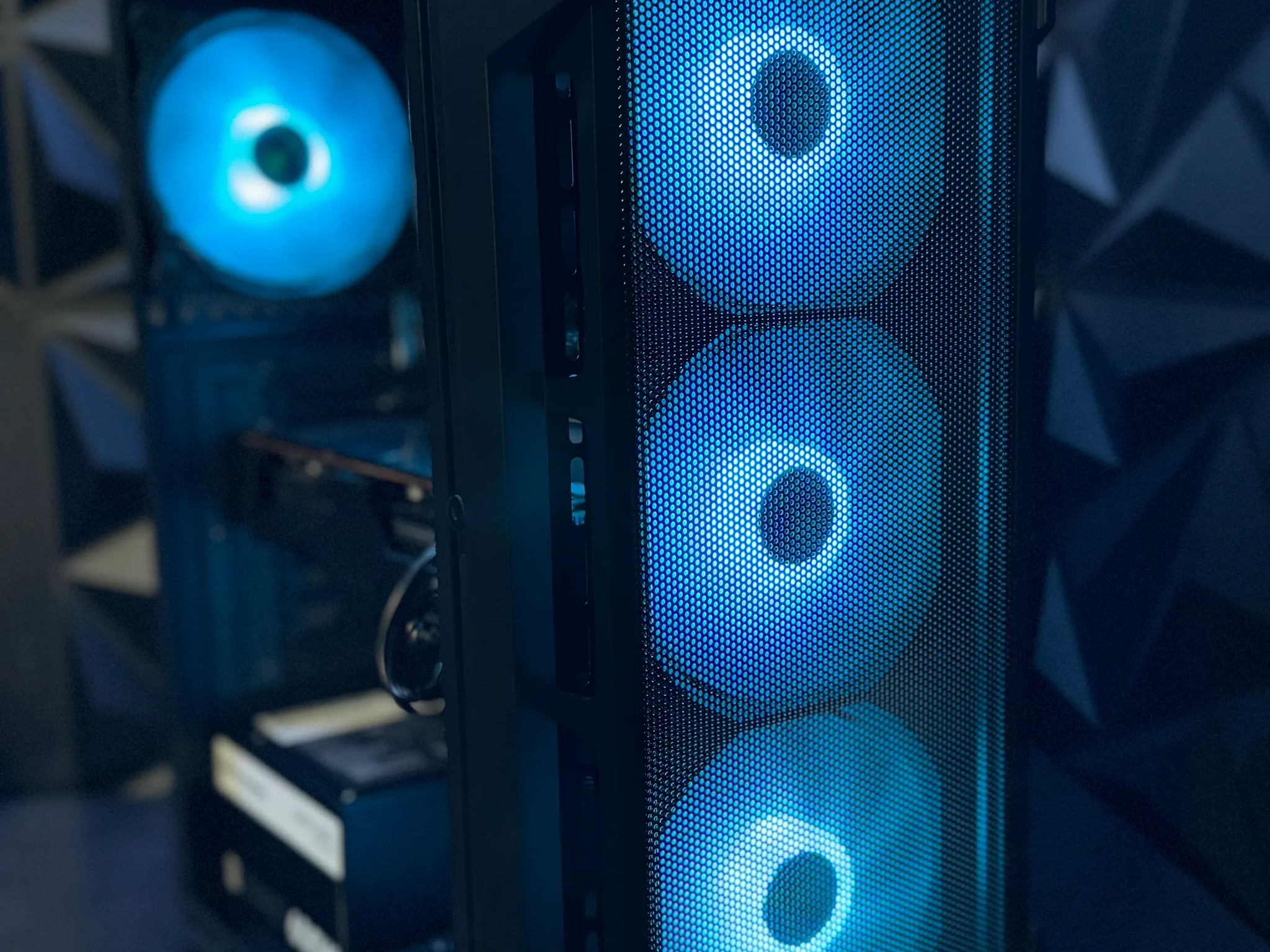 😑That Mid Mid Gaming PC 😑|Ryzen 5500 | RX 5700 XT | 32 GB DDR4 | 1 TB NVME|