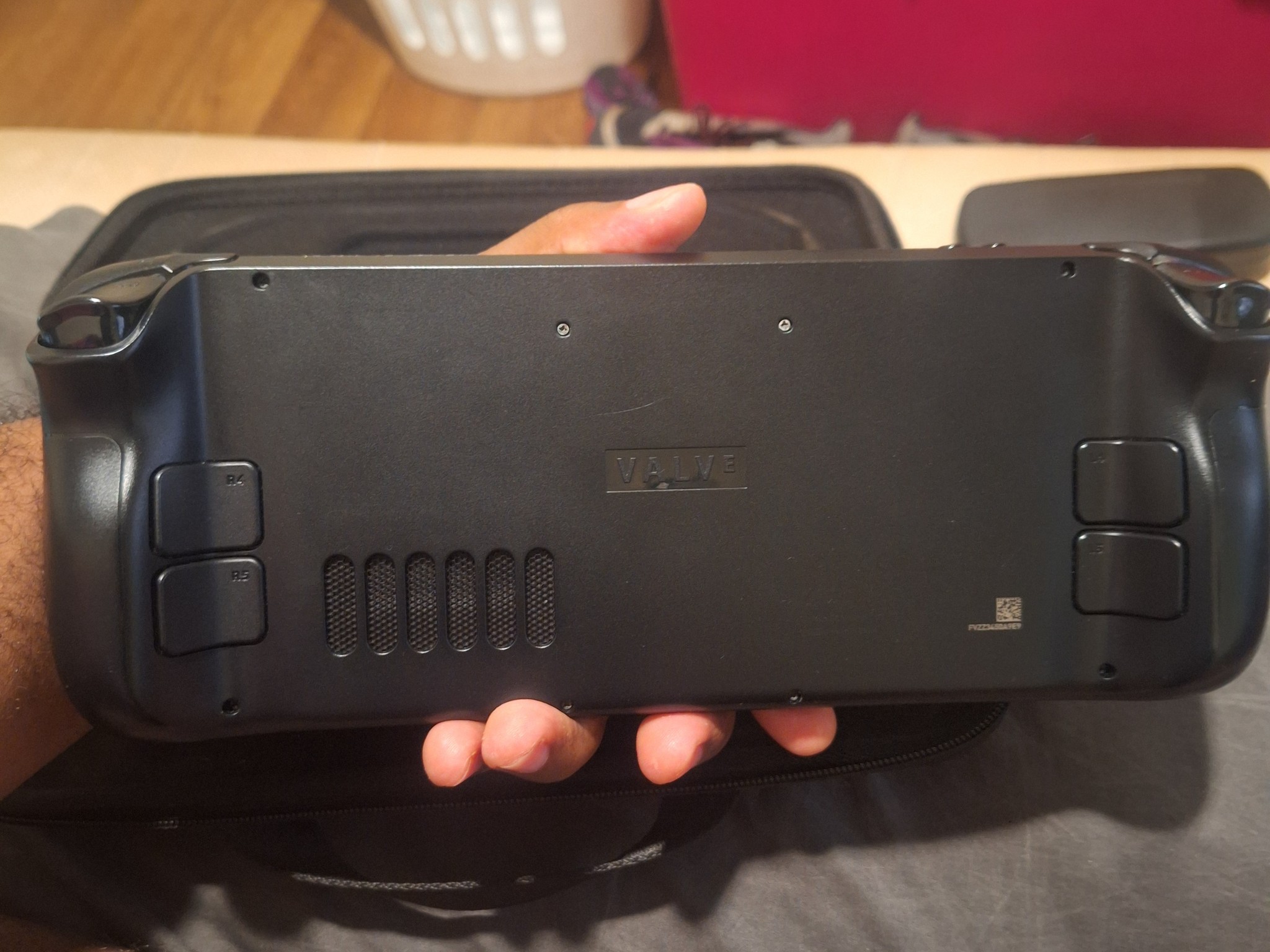 Steamdeck LCD 512GB with carry case, charger and dock