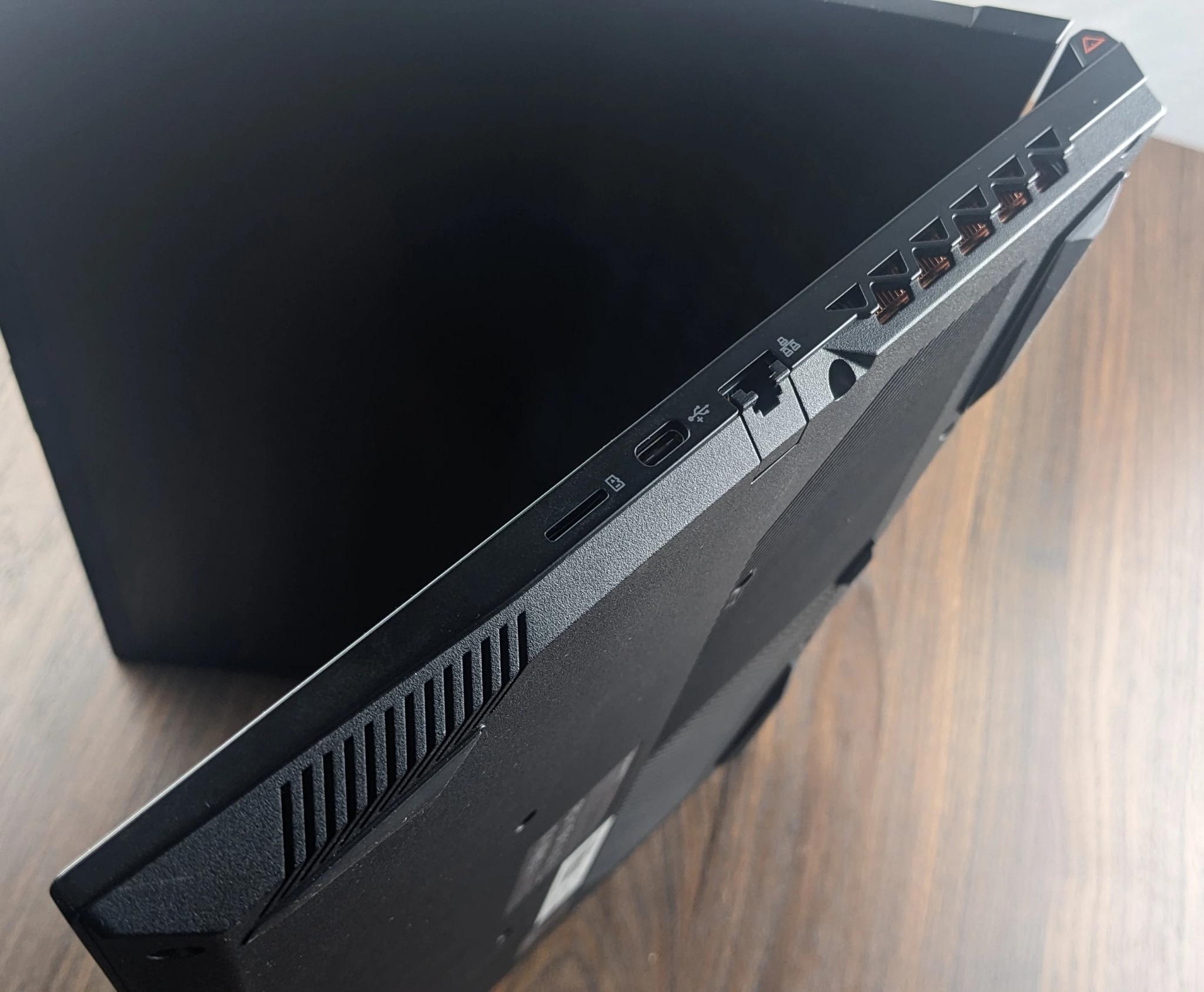 15.6" Gigabite G5 KF5" RTX 4060m, 12500H, 32GB ddr4 3200, 512GB Gen 4 NVMe. 144hz display