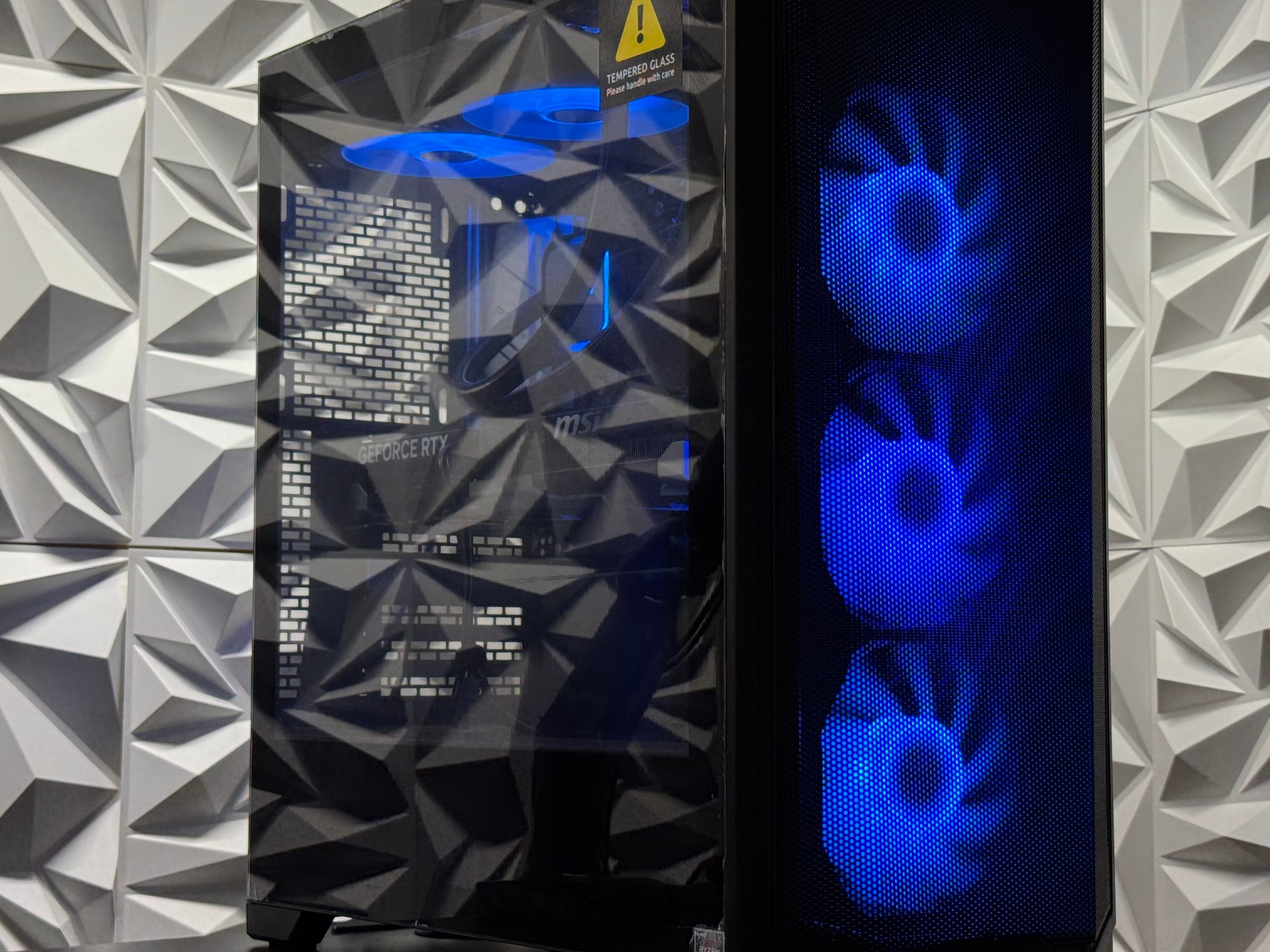 RTX 5060 Ti / Ryzen 7 5800x / 64GB RAM / 1TB SSD / Liquid cooled system / creator pc