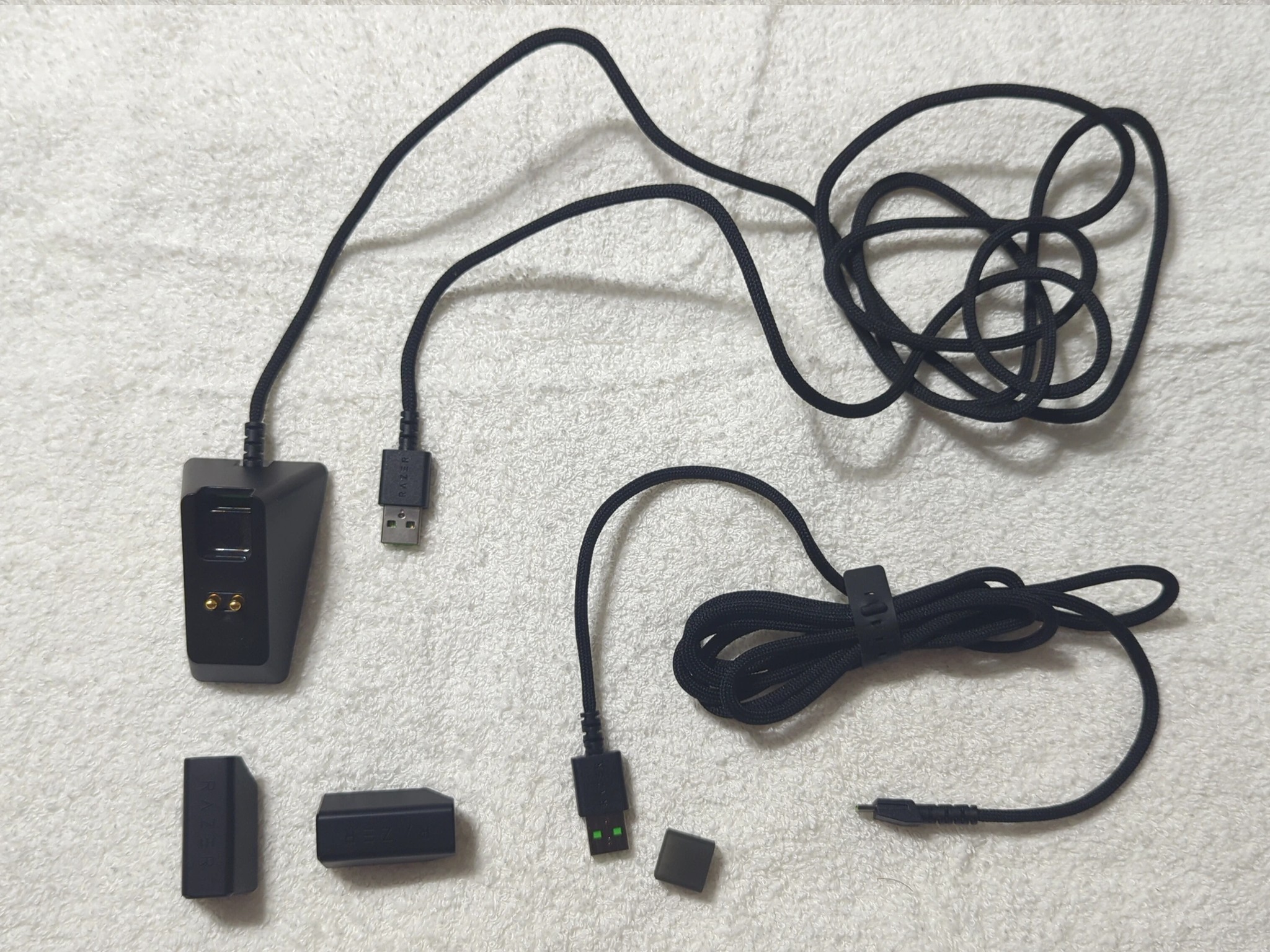Razer Viper Ultimate wireless with charging stand in excellent condition and barely used!