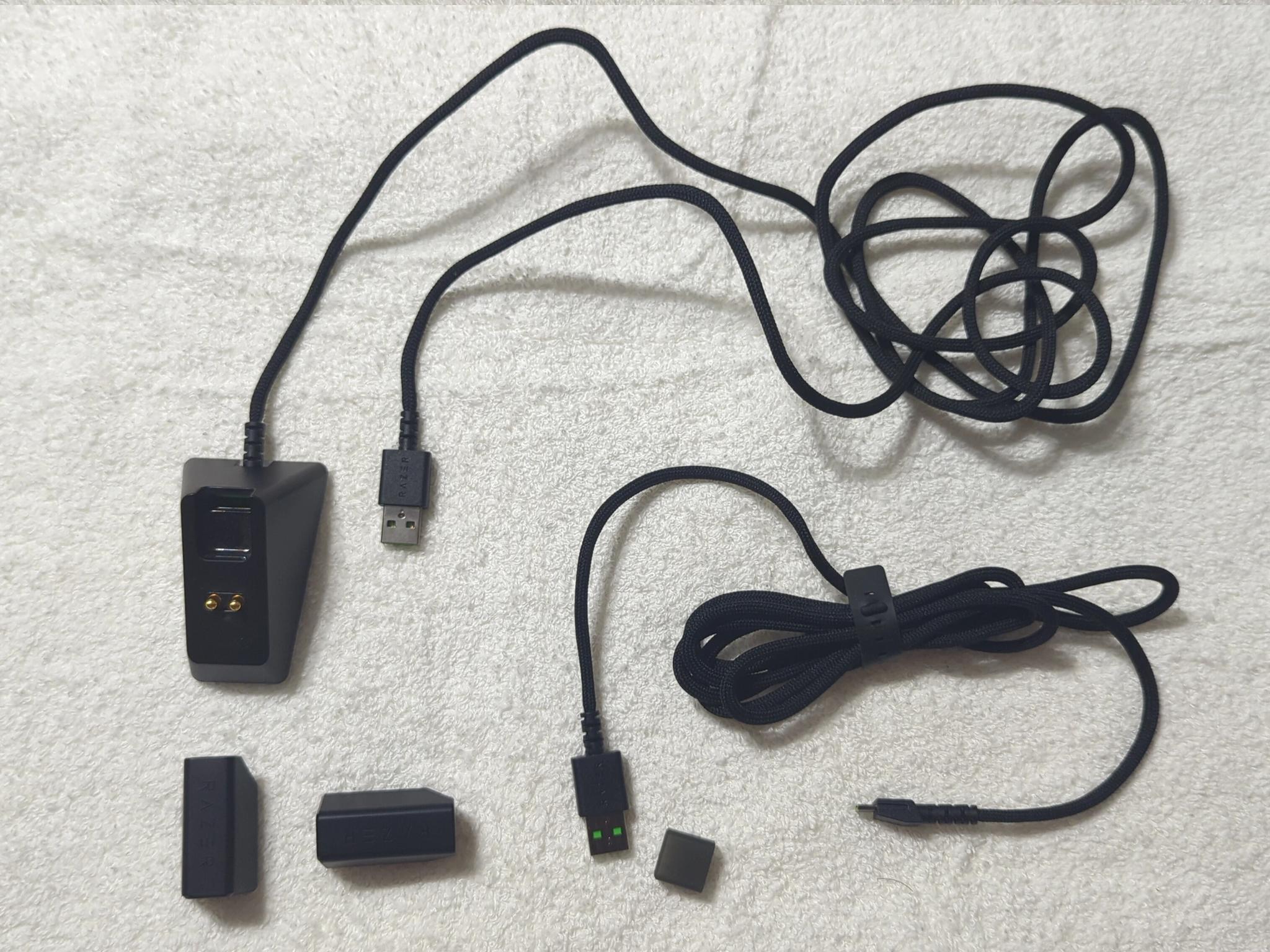 Razer Viper Ultimate wireless with charging stand in excellent condition and barely used!