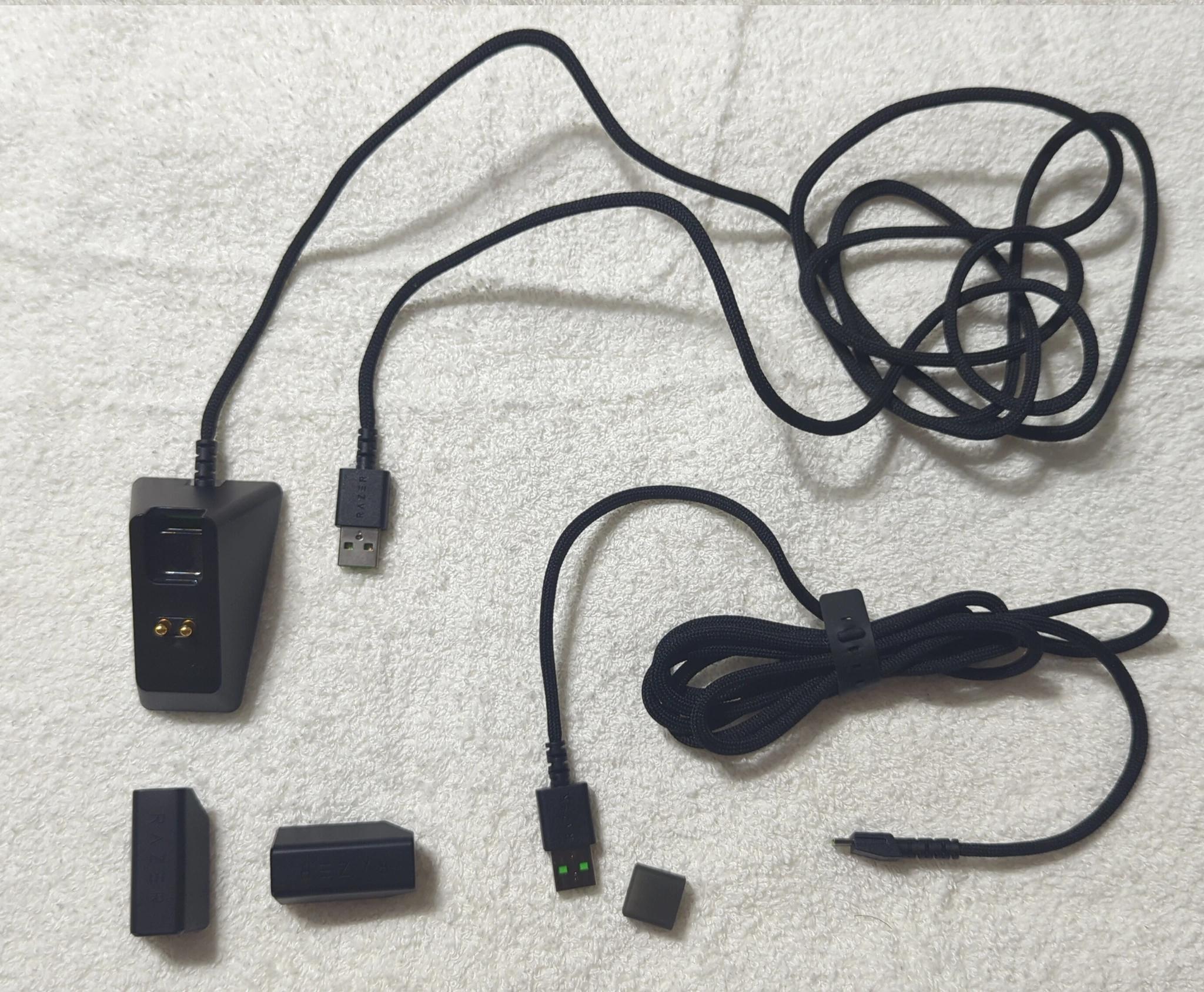Razer Viper Ultimate wireless with charging stand in excellent condition and barely used!