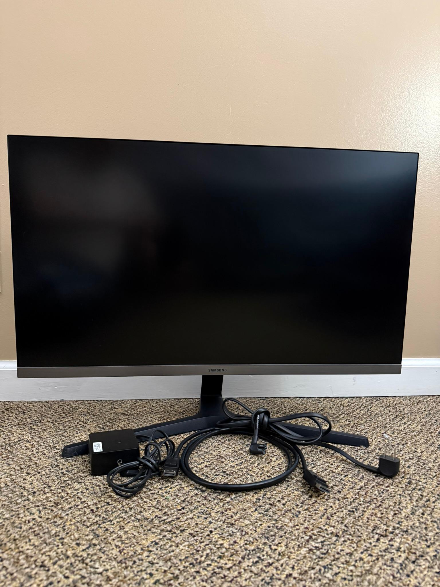 Samsung U28R550UQN 28" IPS 4K (3840 x 2160) UHD Monitor (HDR)