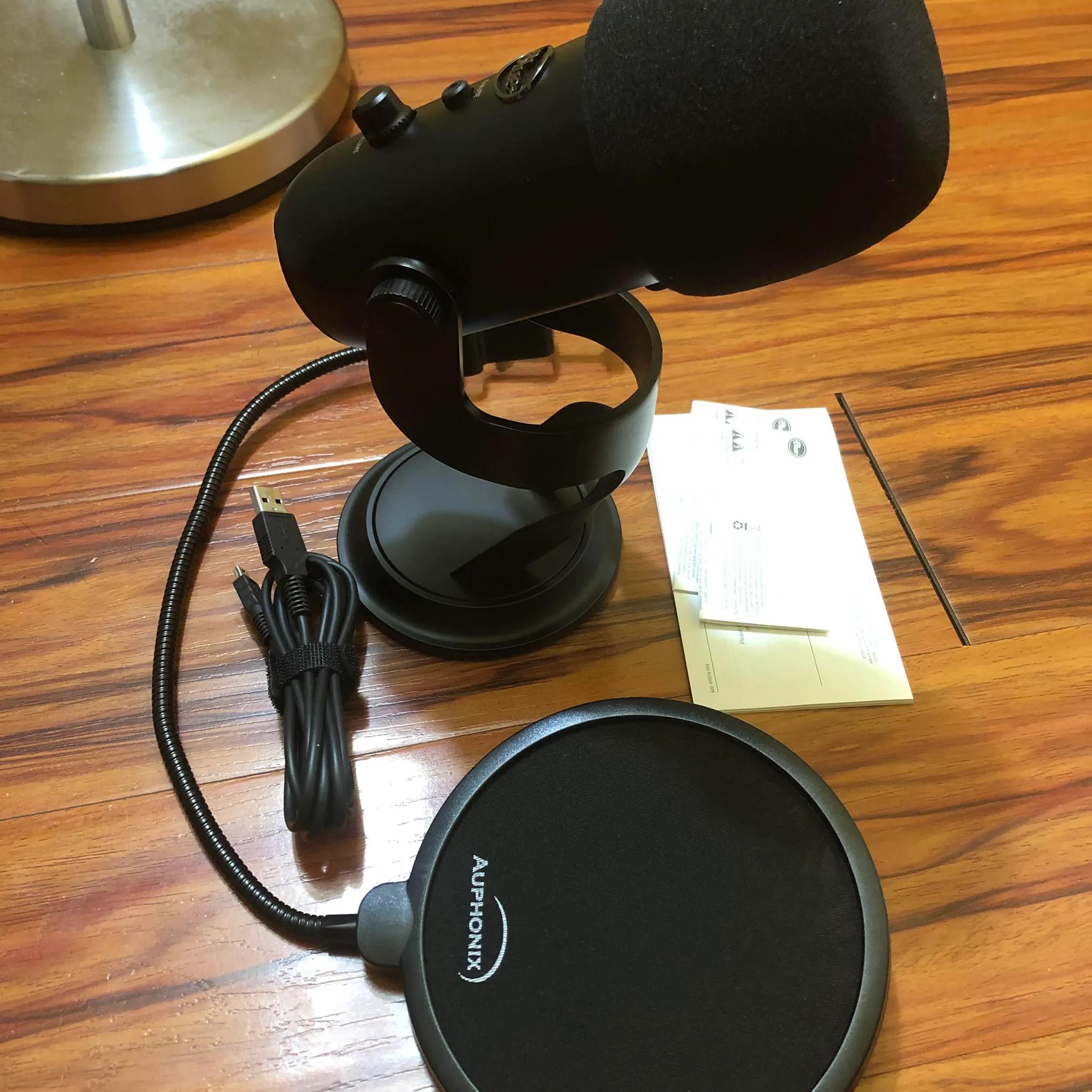 Blue Yeti USB Microphone - Blackout w/ Mudder Foam Cover & Auphonix Pop Filter