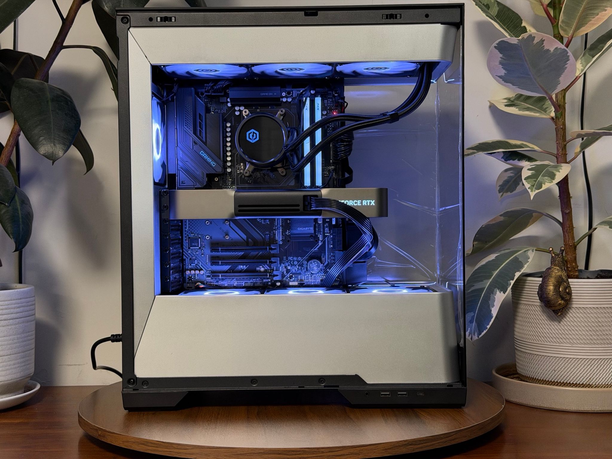RTX 5080 Founders Edition | Ryzen 7 9800X3D | 32GB DDR5 | 1TB NVMe | Phanteks EVOLV X2