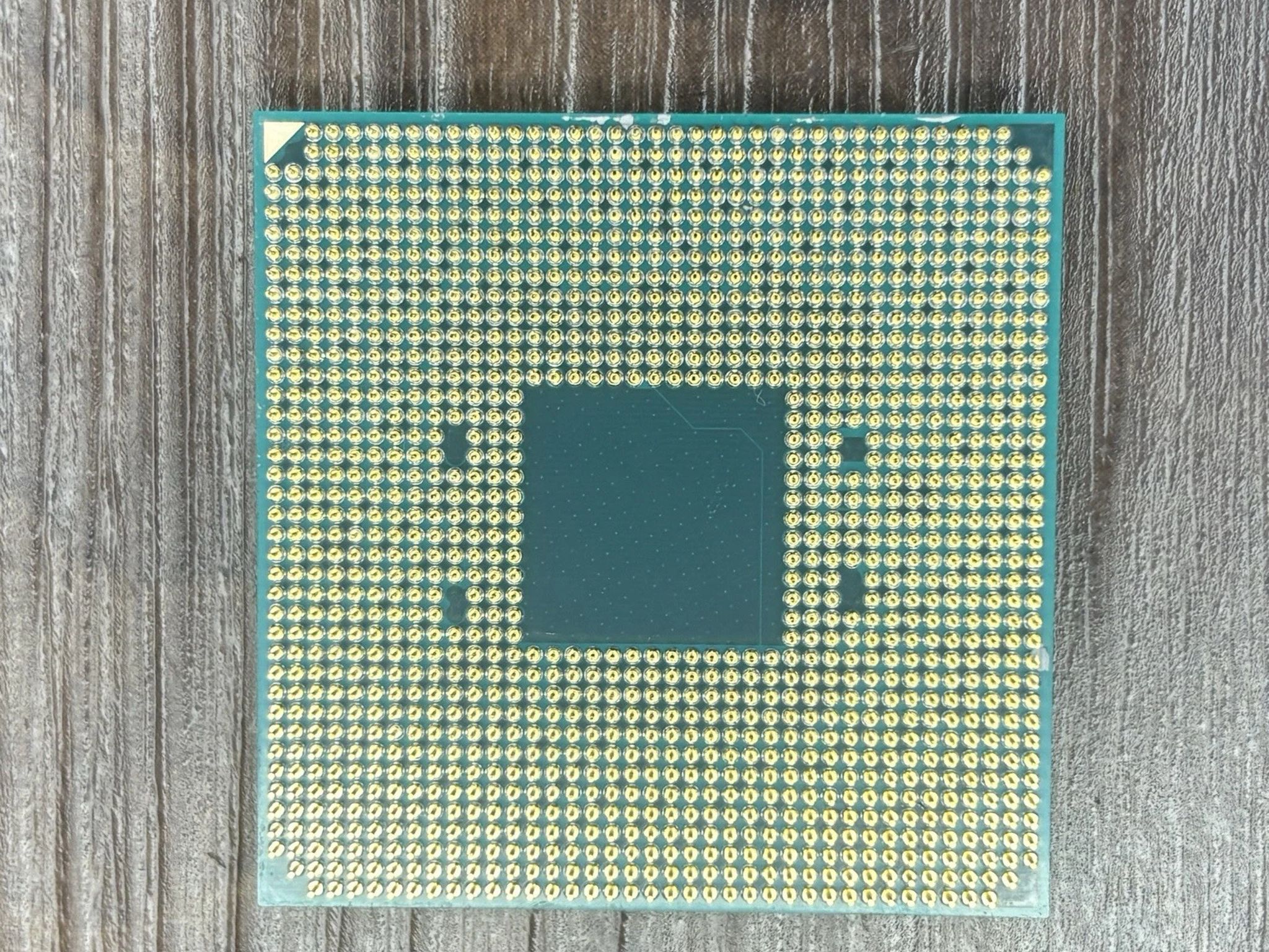 AMD Ryzen 7 2700X Desktop Processor CPU 3.7 GHz 8 Cores Socket AM4