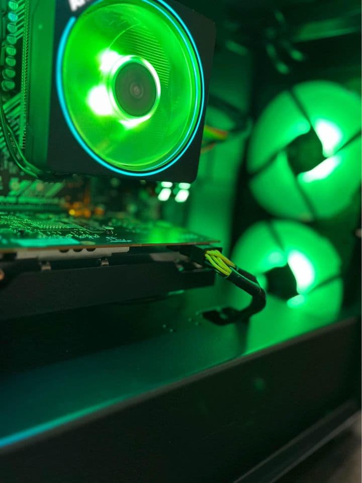 Ryzen 5 3600// RX6600// 16gig Ram// 500gig SSD