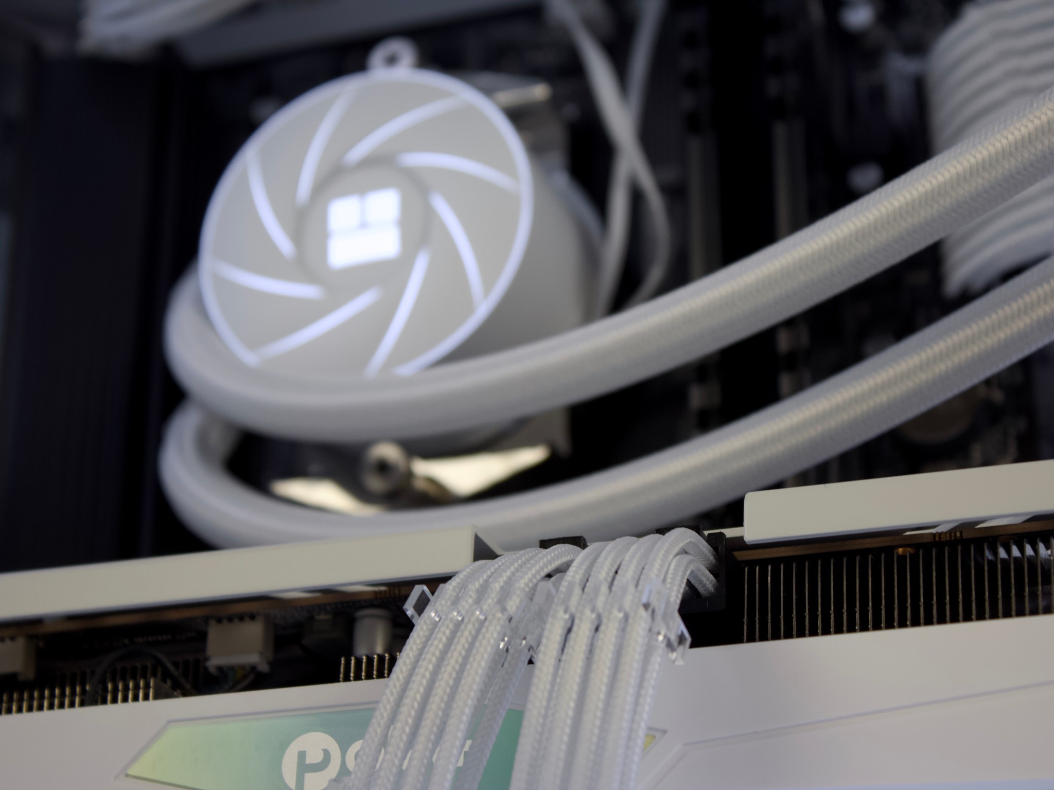 ❄️💎- Whiteout 1440P Gaming PC | RTX 3080, Ryzen 7 5700X, 32GB RAM, 1TB NVMe SSD ❄️💎
