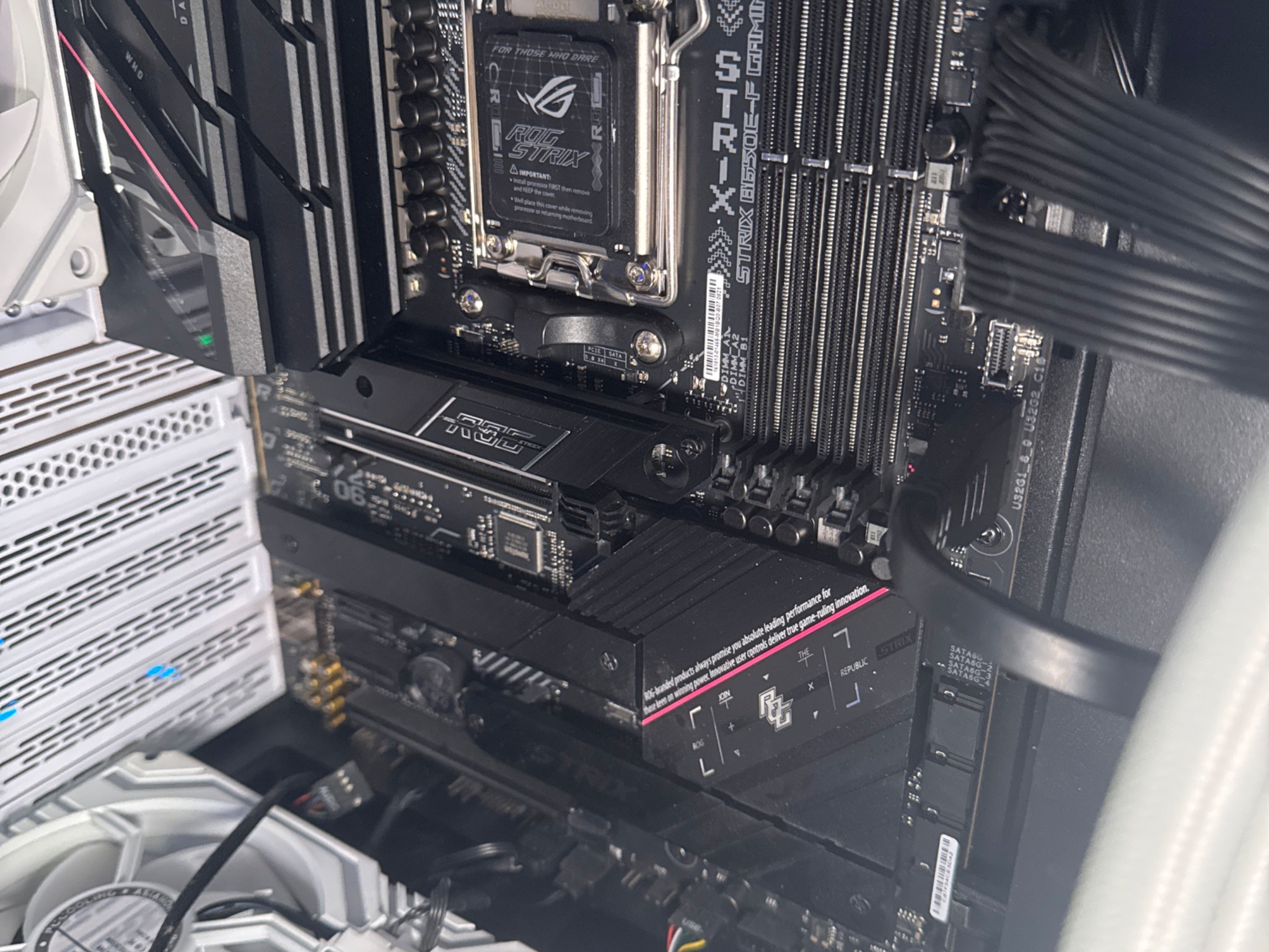 ASUS Rog Strix B650E-F Gaming WiFi Less than 6 months old. Like New Original packaging/accessories