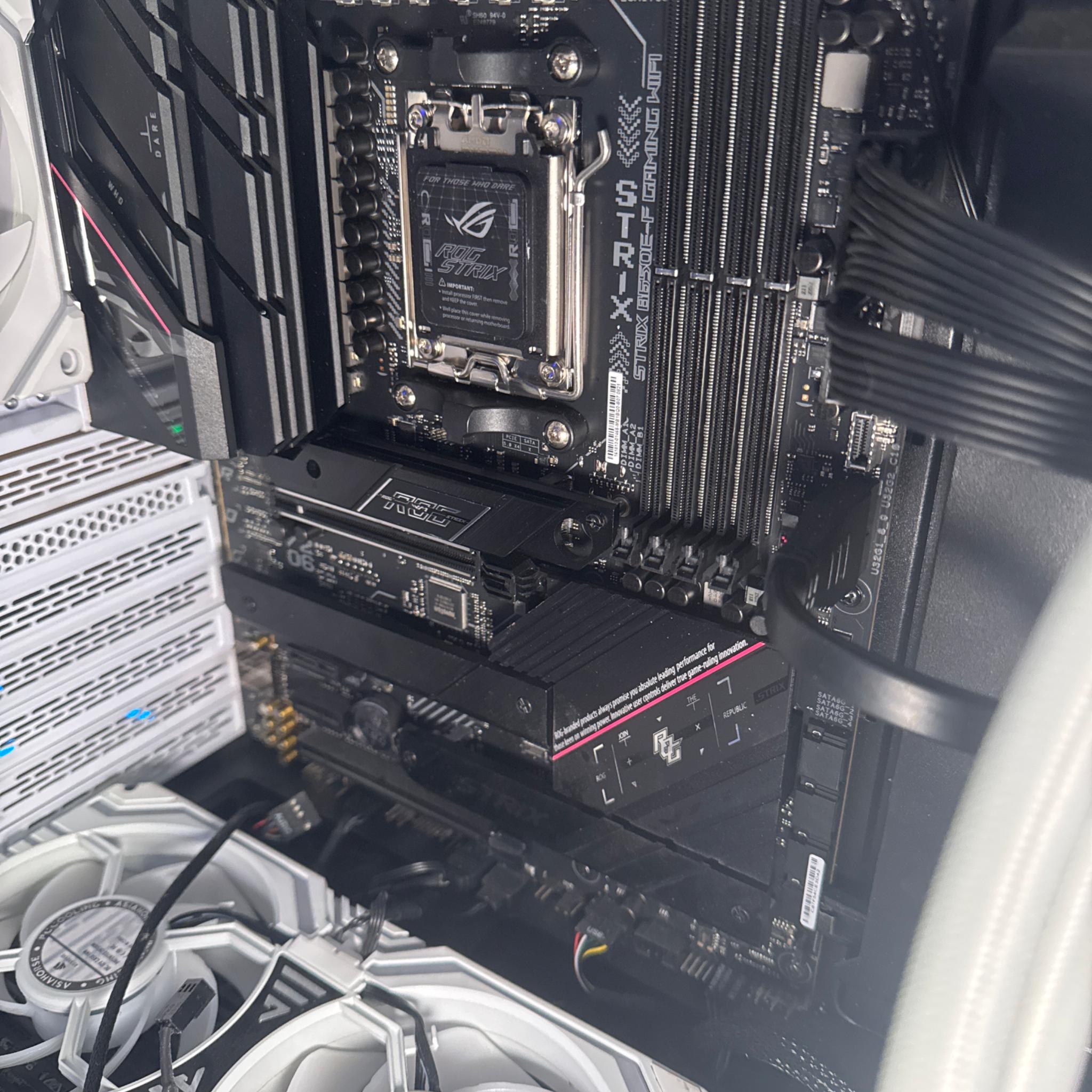 ASUS Rog Strix B650E-F Gaming WiFi Less than 6 months old. Like New Original packaging/accessories