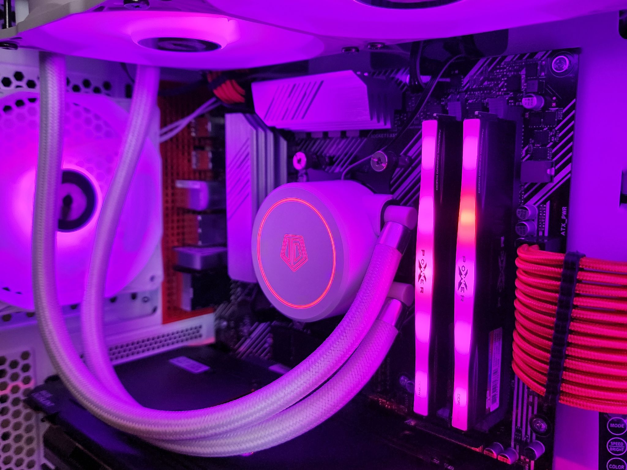 💗🤍💗 Radeon RX 6750 XT // AMD Ryzen 5 5600 // Zenith RGB 16GB 3200MHz // Samsung 980 1TB NVMe