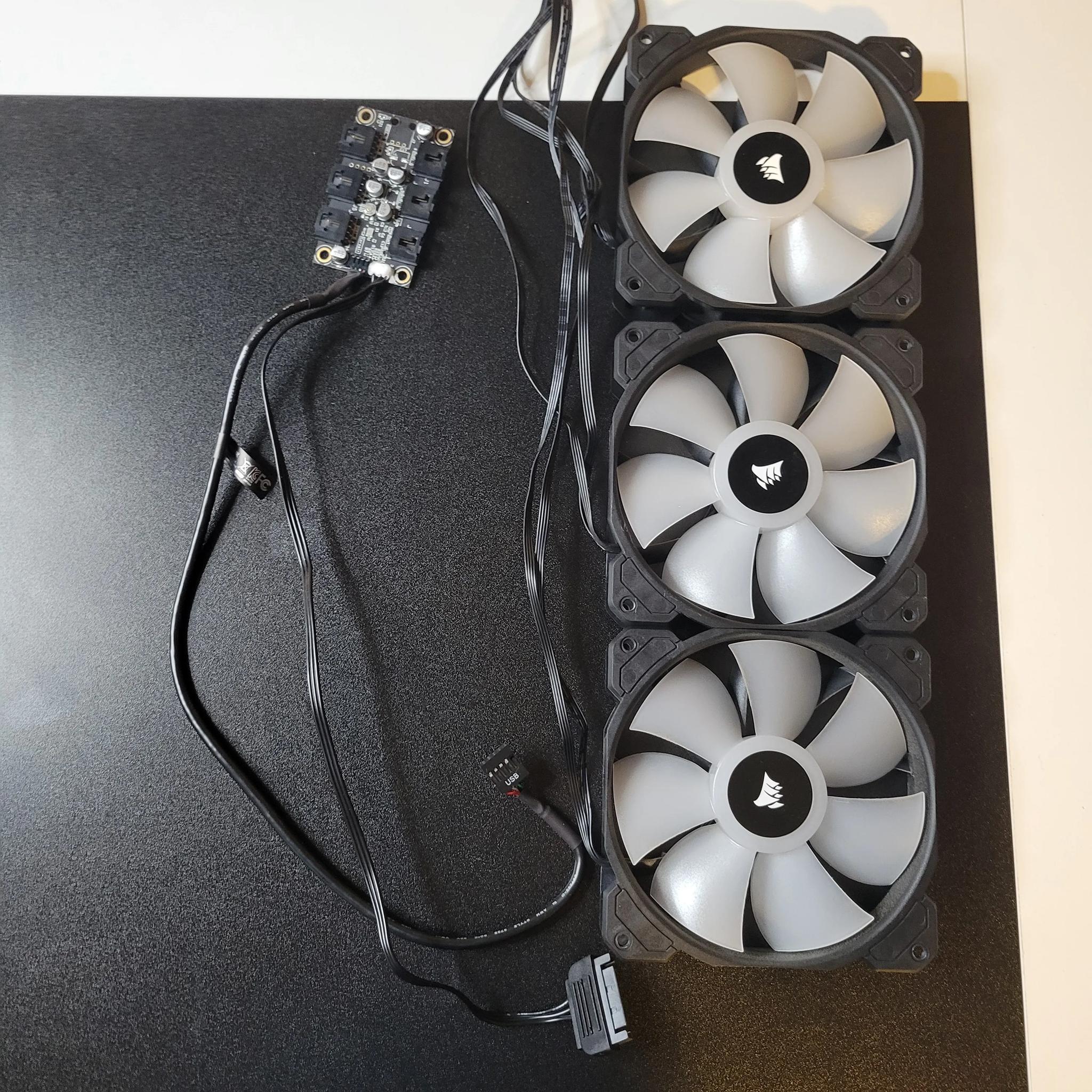 Corsair SP120 RGB Elite 3-Pack + Lighting Node Core