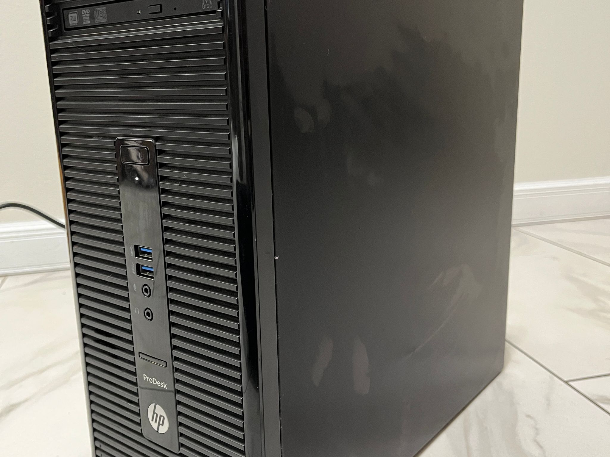 NVIDIA RTX 2060 SUPER, Intel Core i3-12100, 16GB RAM, 500GB SSD - Sleeper Gaming PC w/ Wi-Fi & BT
