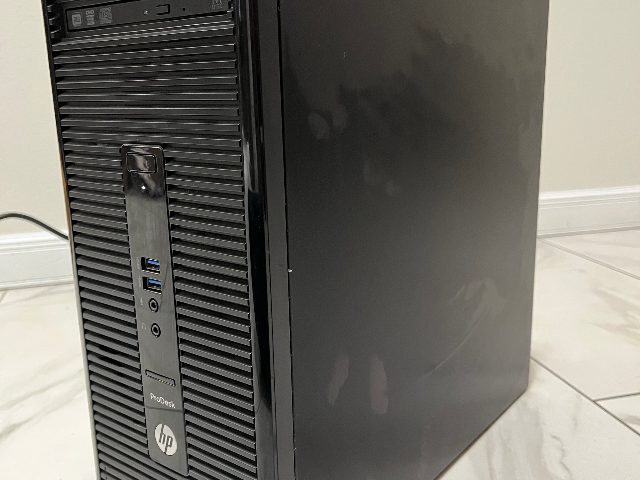NVIDIA RTX 2060 SUPER, Intel Core i3-12100, 16GB RAM, 500GB SSD - Sleeper Gaming PC w/ Wi-Fi & BT