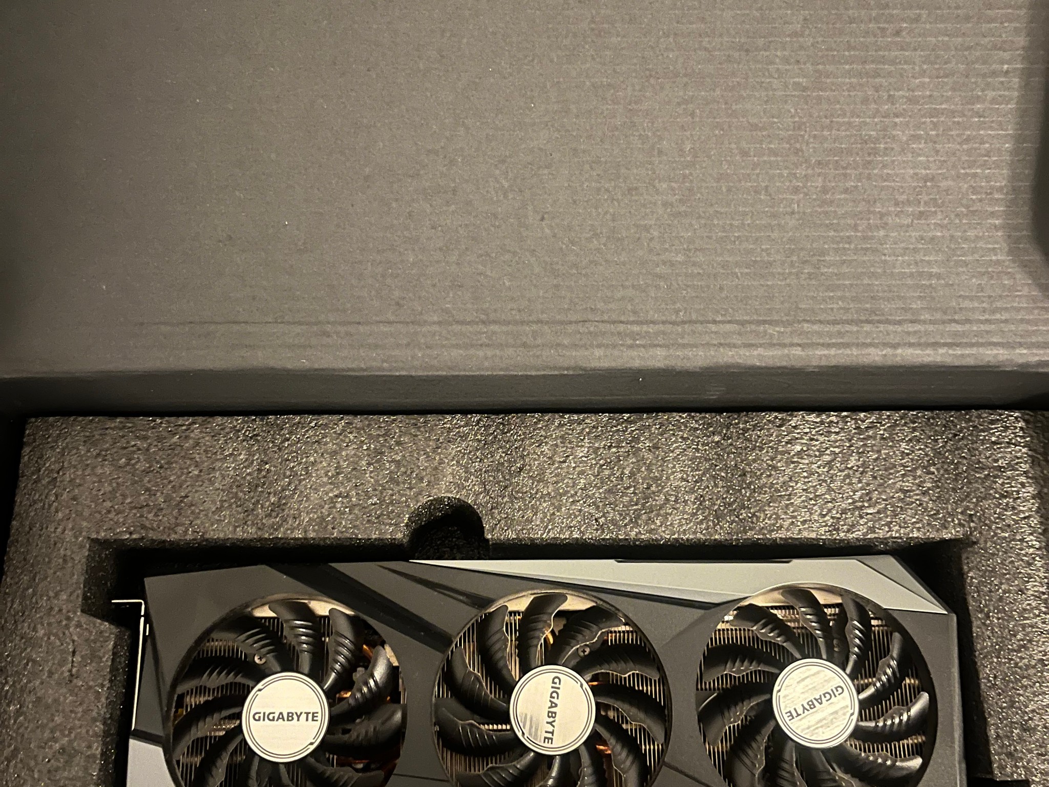 GIGABYTE GAMING OC Radeon RX 6750 XT