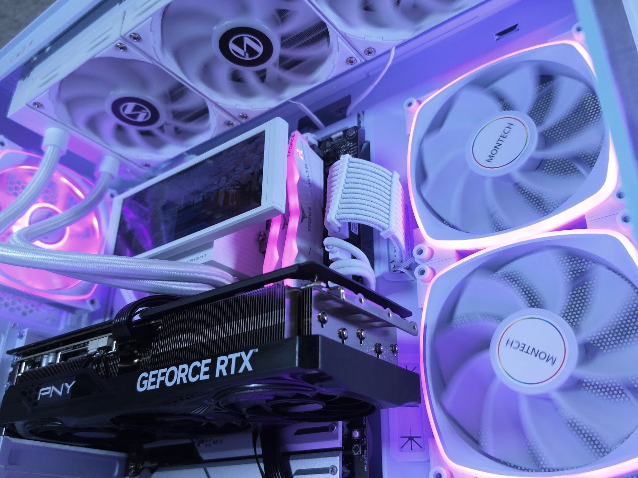 PNY RTX 5070Ti 💜 Ryzen 7 9800X3D
