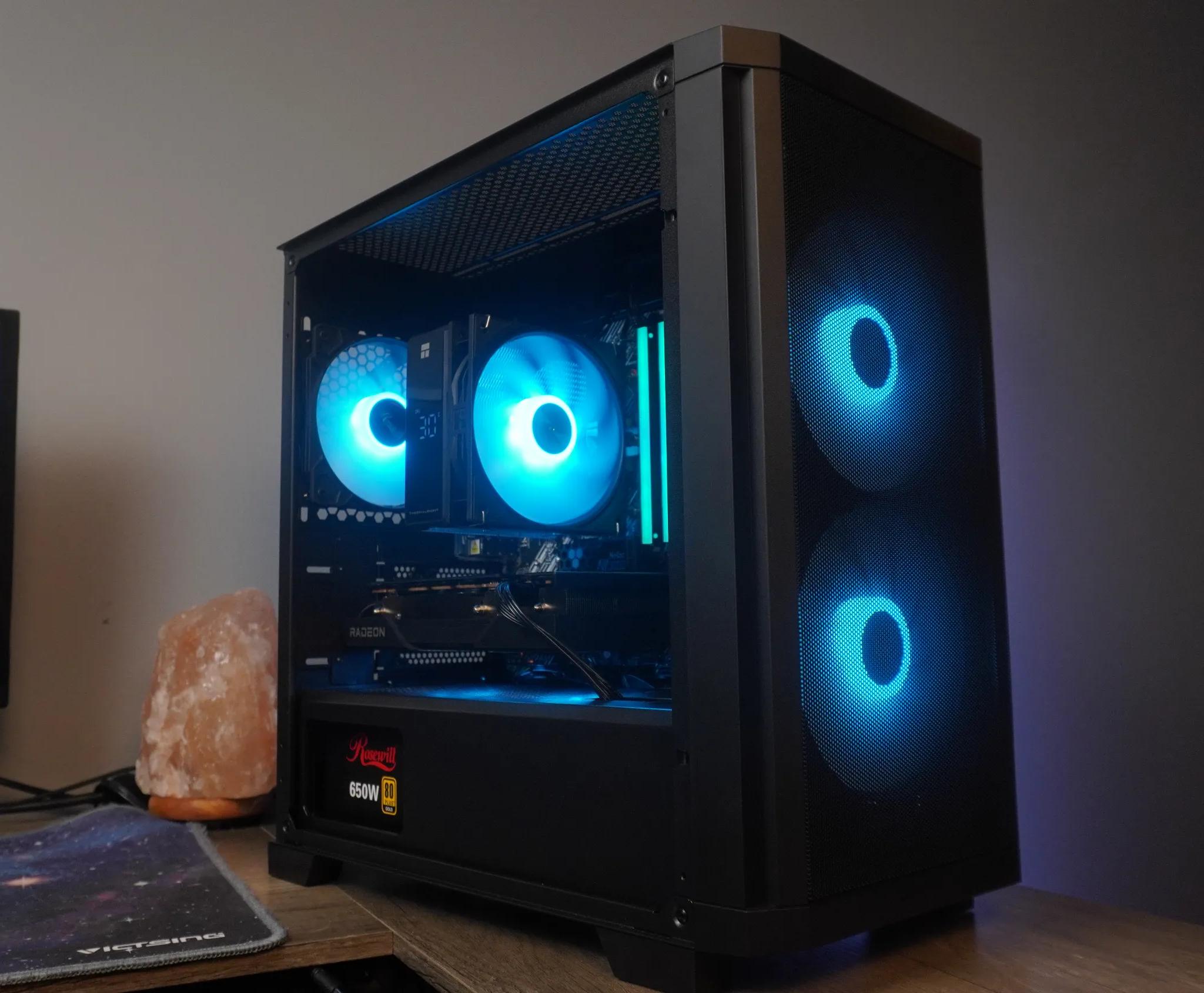 🖤STEALTH🖤 BEST Value 💪 1440/1080p GAMING MACHINE 🧡 RX 7600 🧡 Ryzen 5 3600 | 32GB | 1TB | WIFI