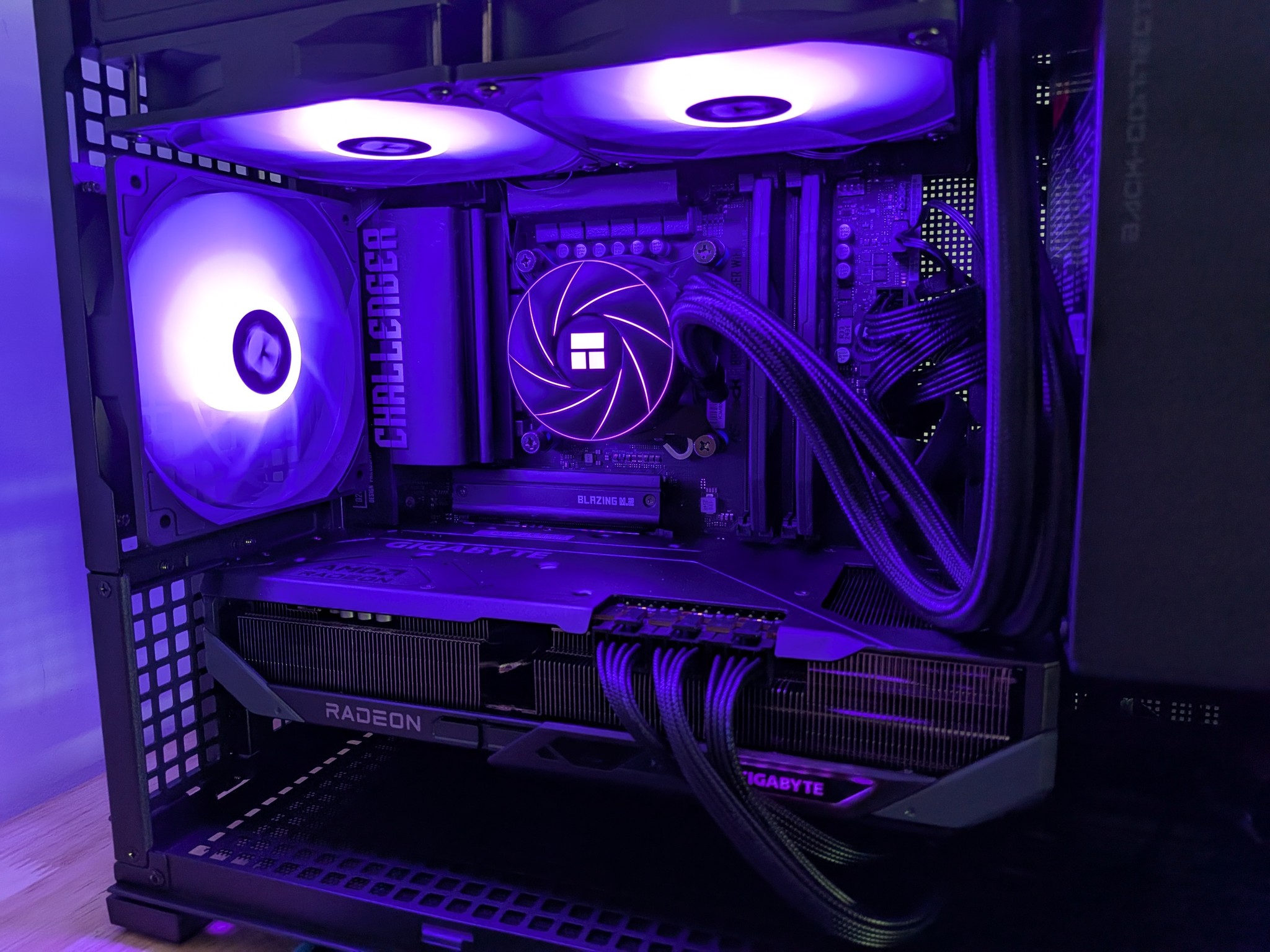 4K Final Boss - RX 9070 XT, Core Ultra 5 250K Plus, 32 GB DDR5 RAM, 2 TB Gen 4, Liquid Cooled, RGB
