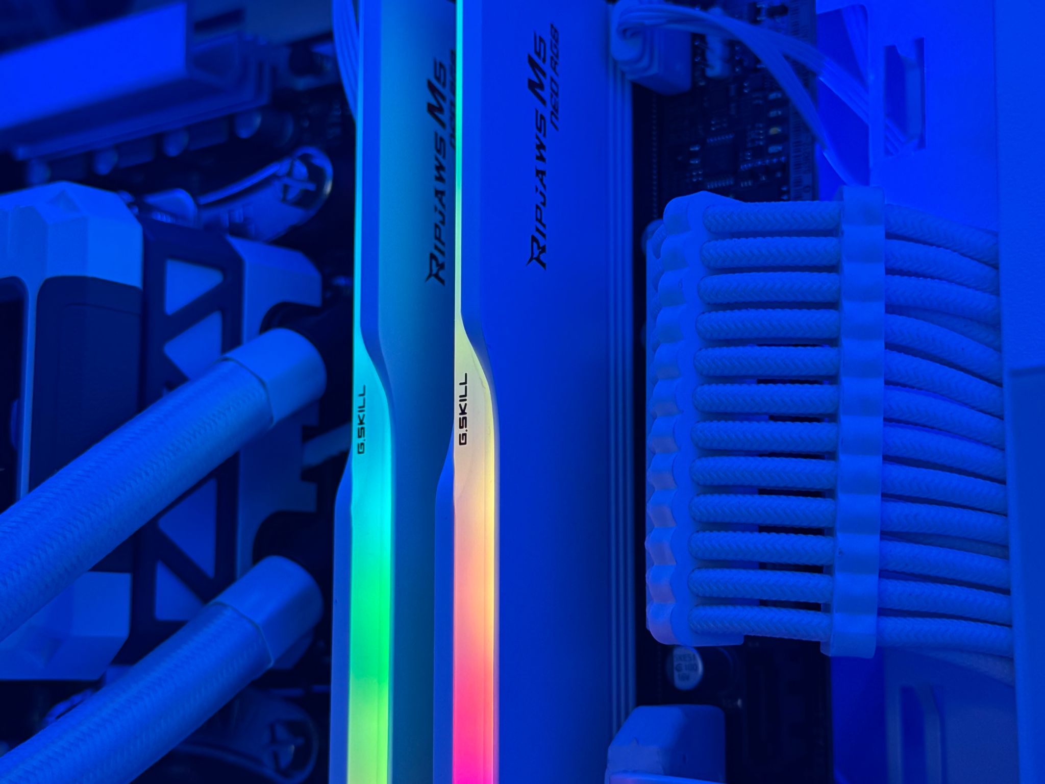 💡🐰|High-end Gaming Pc| Ryzen 7 7700x, 9070xt, 32gb, 1tb, Wifi