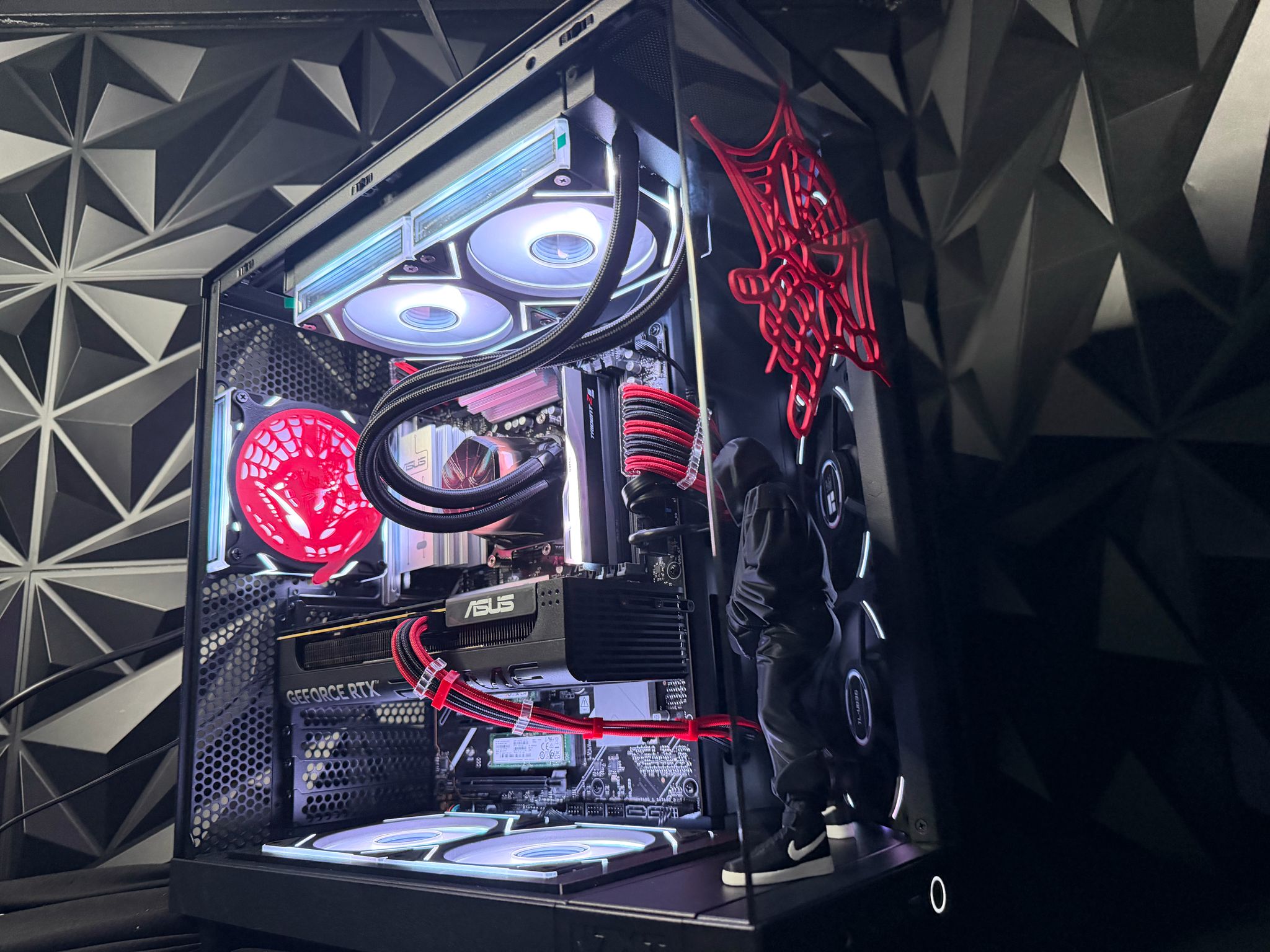 🕷️🕸️ WEB SLINGER 🕸️🕷️Ryzen 5 9600X| RTX 5060| 16 GB DDR5| 1.5 TB NVMe| 650W PSU