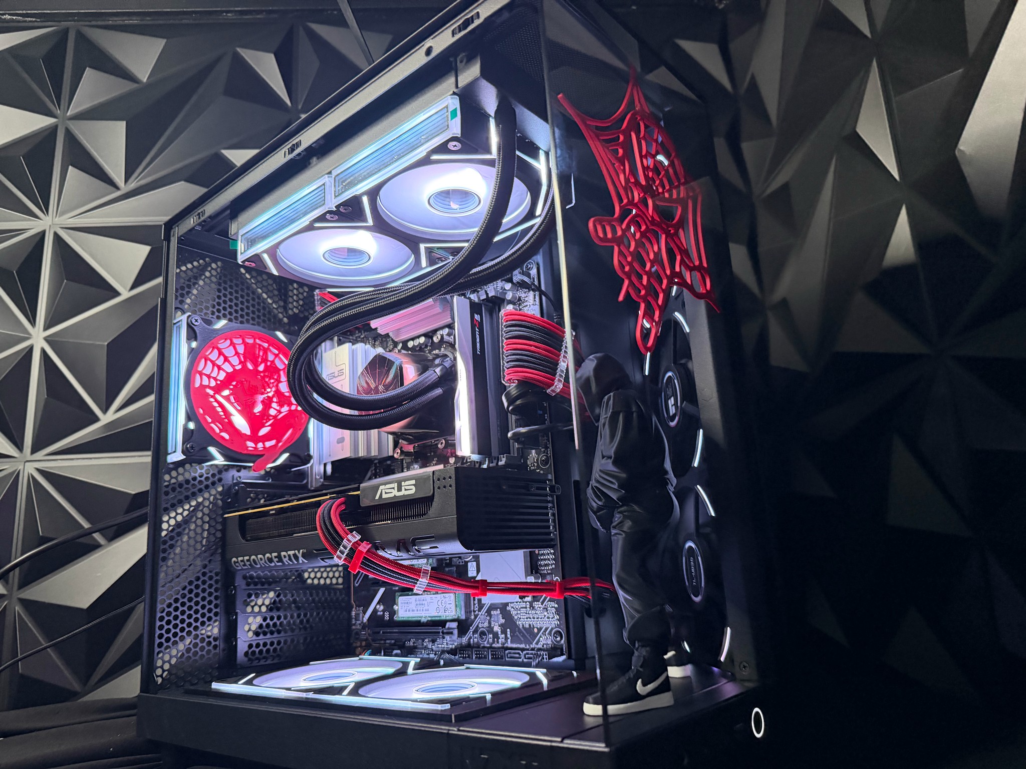 🕷️🕸️ WEB SLINGER 🕸️🕷️Ryzen 5 9600X| RTX 5060| 16 GB DDR5| 1.5 TB NVMe| 650W PSU