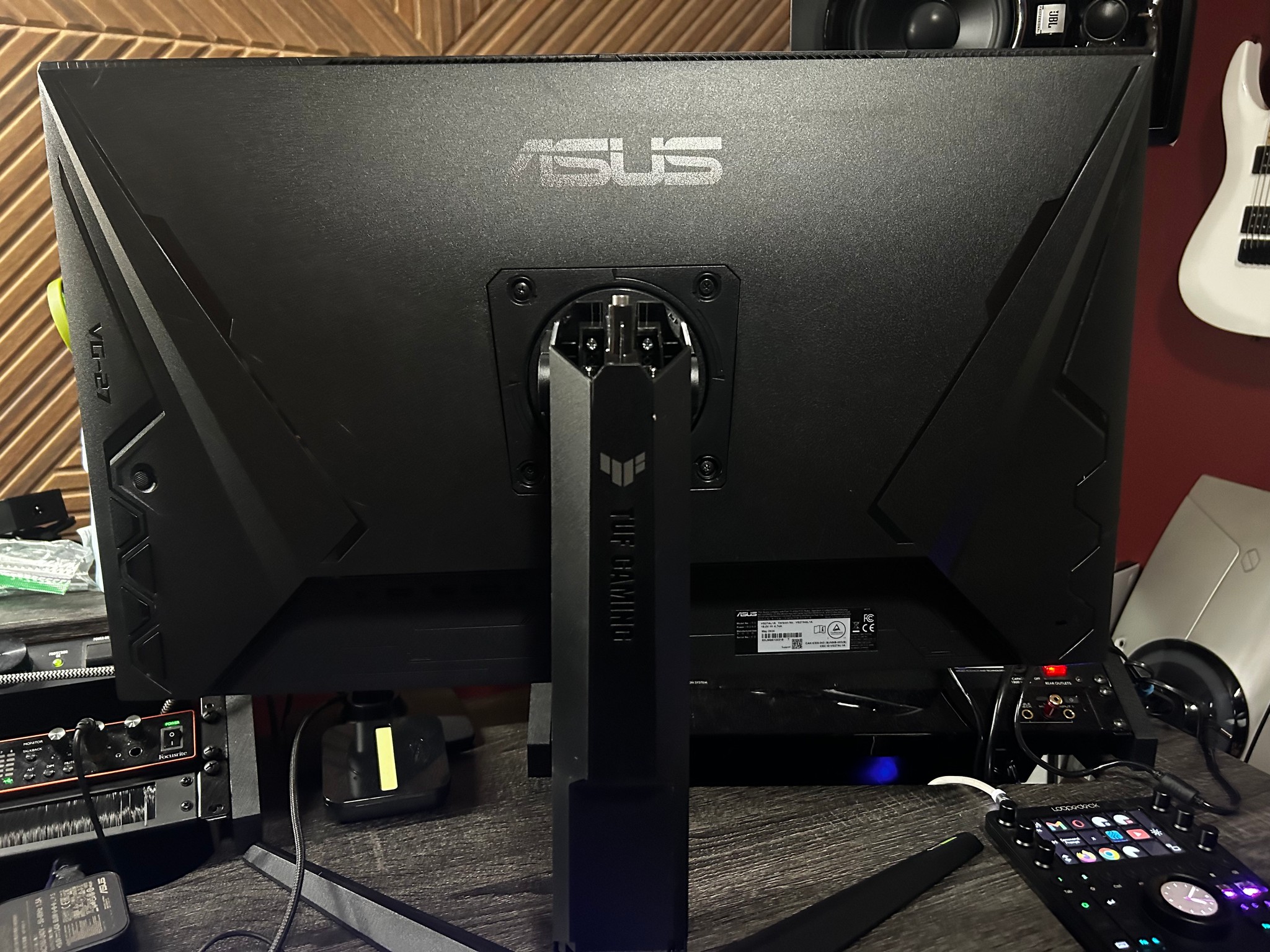 ASUS TUF 27" (170hz) 2K Resolution (2560 x 1440) Extreme Low Motion Blur, HDR400 Gaming Monitor