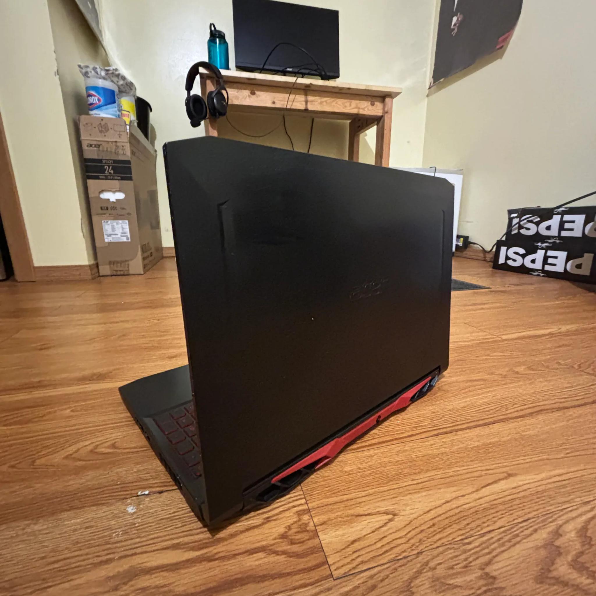 Acer nitro 5 (I5 10300H) (32gb of ram) (NVIDIA GeForce RTX 3050)
