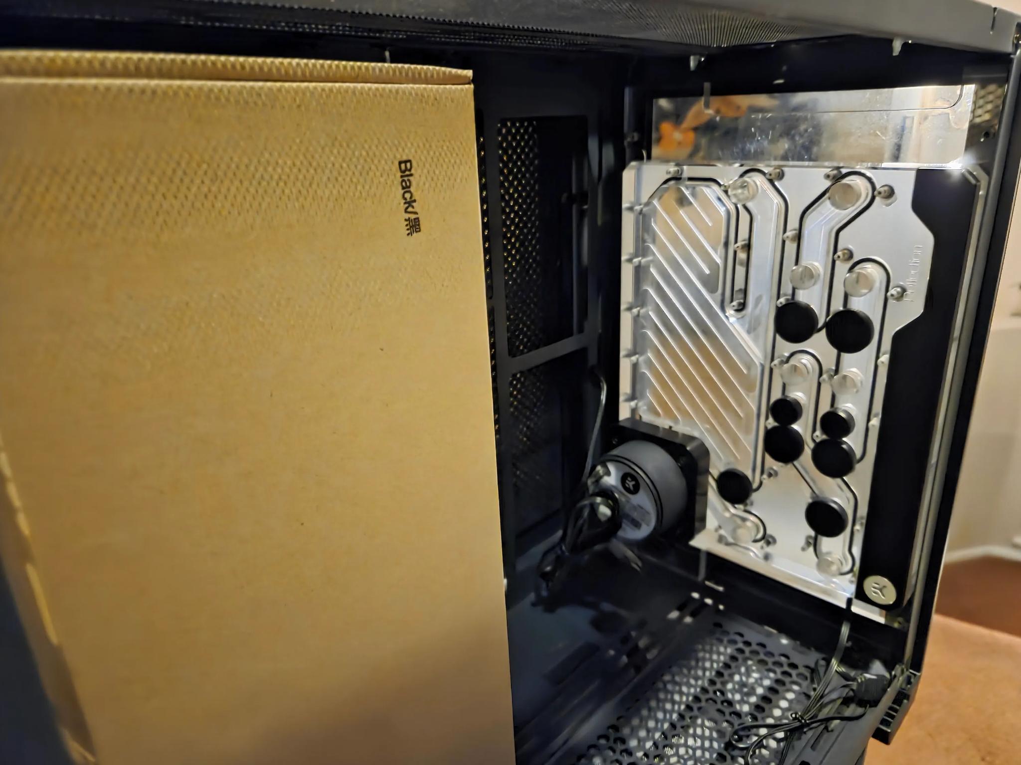 Lian Li 011 Mini Black w/ EK Distro Plate and Extras