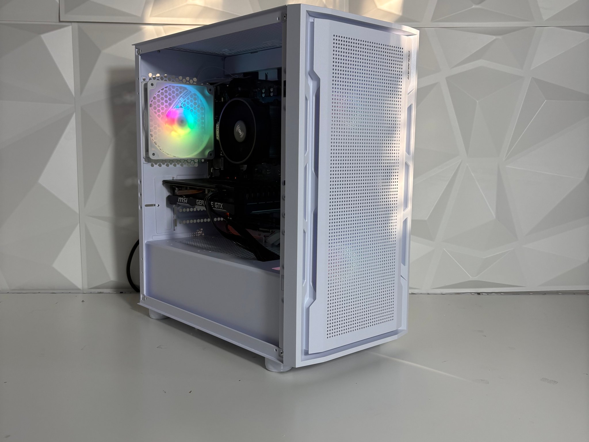 Glacier Valley - AMD Ryzen 5 2400G, GTX 1660 Super, 16GB DDR4, 960GB SSD