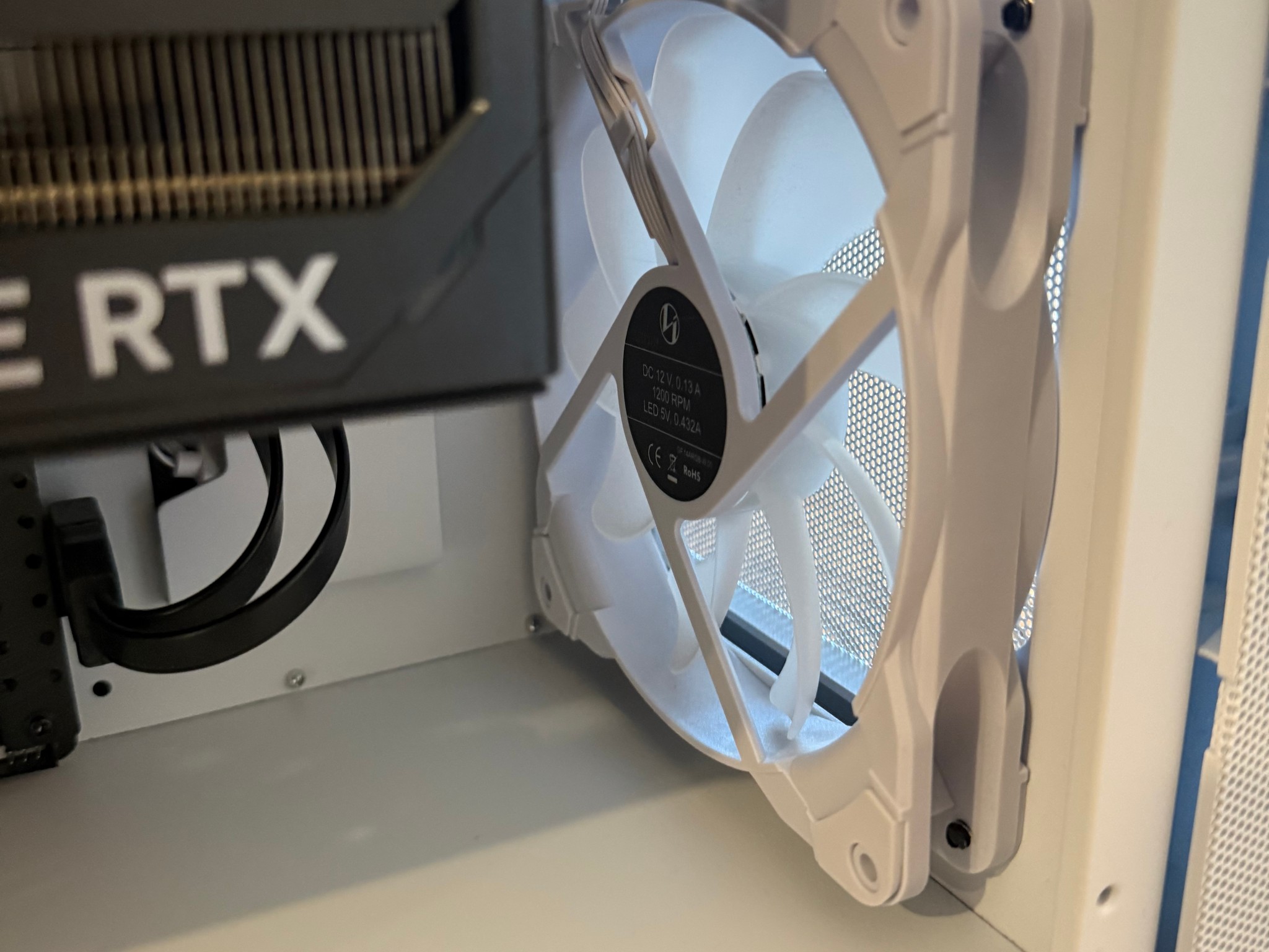 RTX 5080 (16GB) | Ryzen 7 9800X3D | 32GB DDR5 | 4TB NVMe SSD