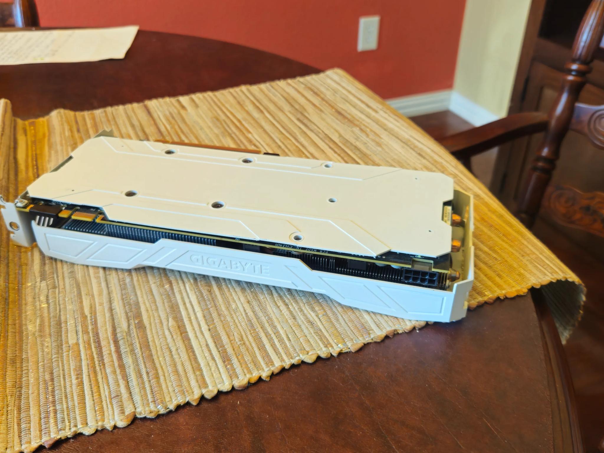 White GTX 1080