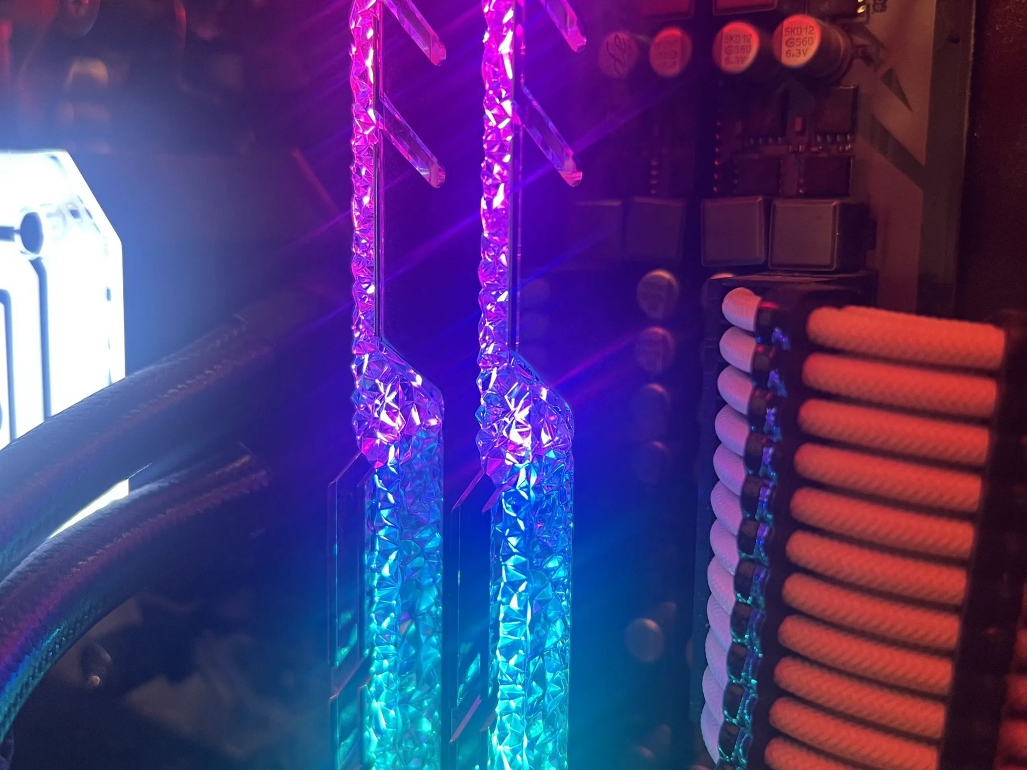 G.SKILL Trident Z Royal Series (XMP) DDR4 RAM 32GB (2x16GB) 3200MT/s CL16-18-18-38