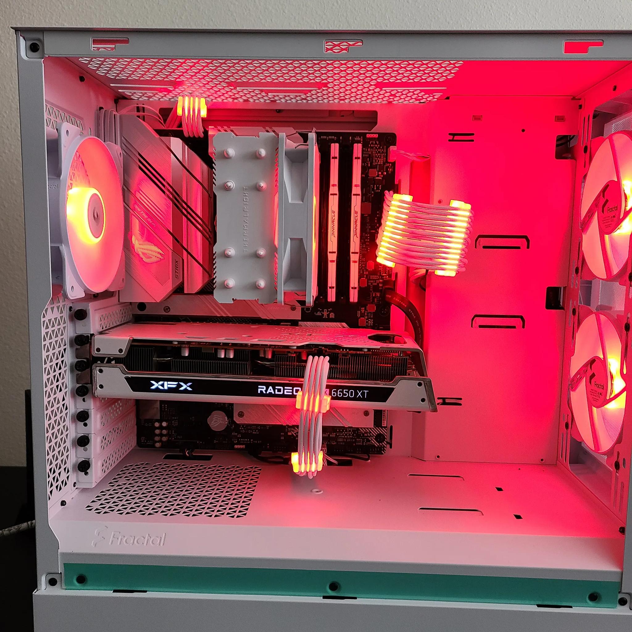 RX 6650 XT | Intel i5 11600K | 1TB Gen4 NVME | 32GB 3200MHz RAM