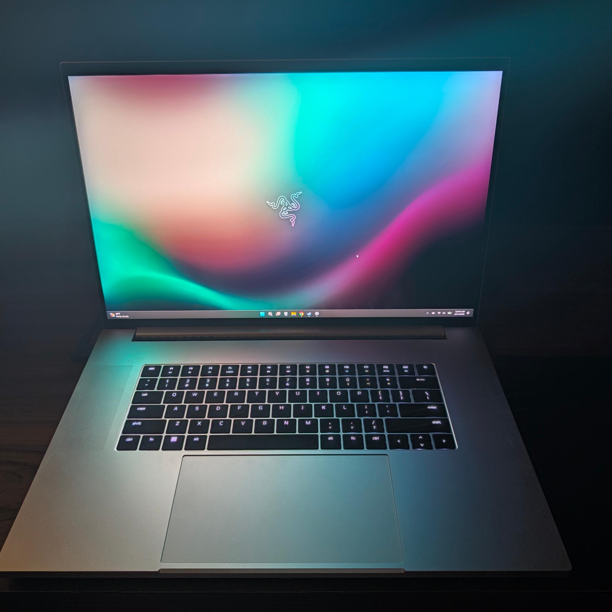 Razer Blade 18 Gaming Laptop | RTX 4090 16GB | i9-14900HX | 32GB RAM | 3TB SSD | 1600p 300Hz LED