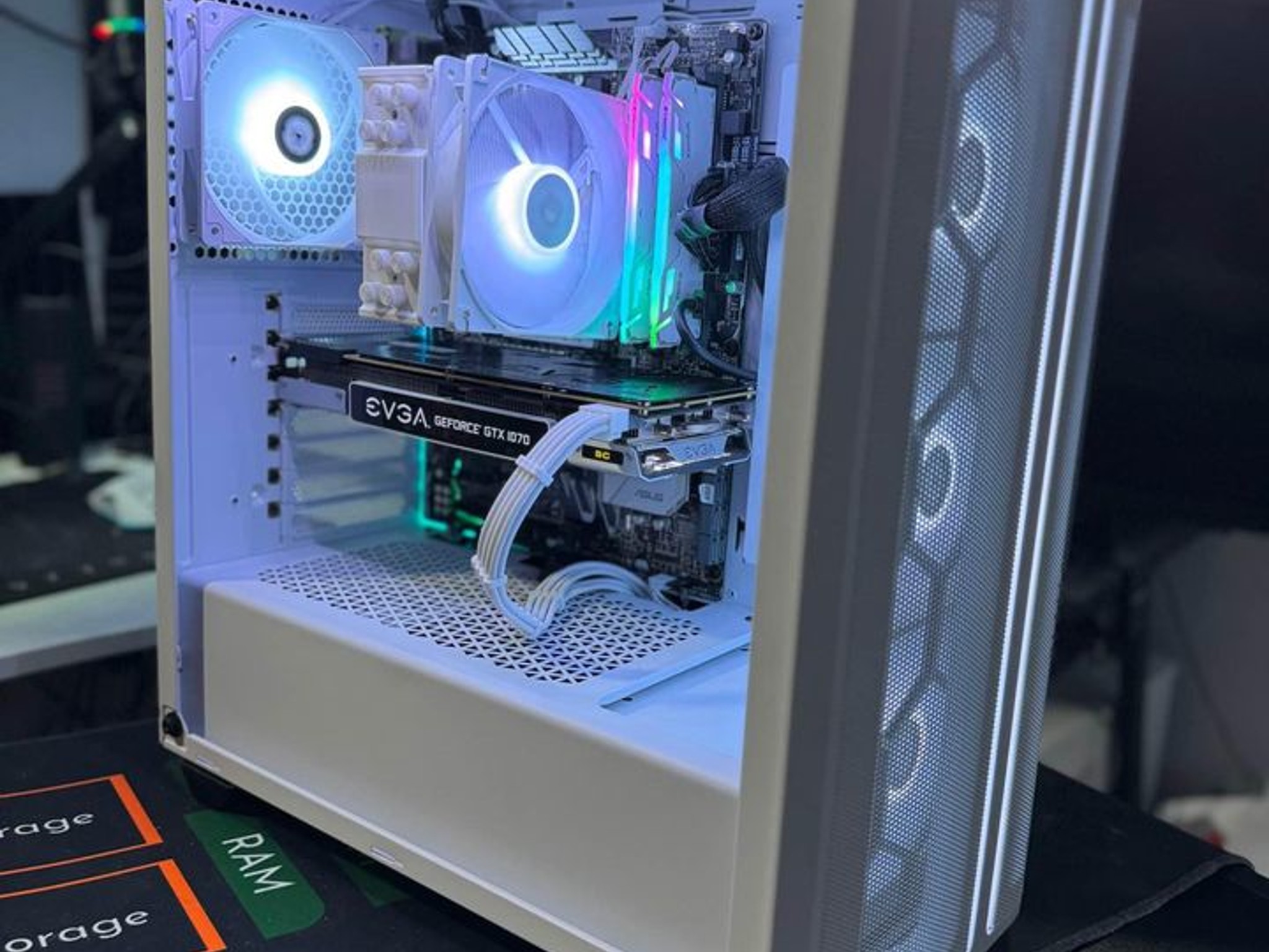All white RGB Gaming PC - Ryzen 5 2600X - GTX 1070 - 32GB DDR4 - 512GB NvMe SSD