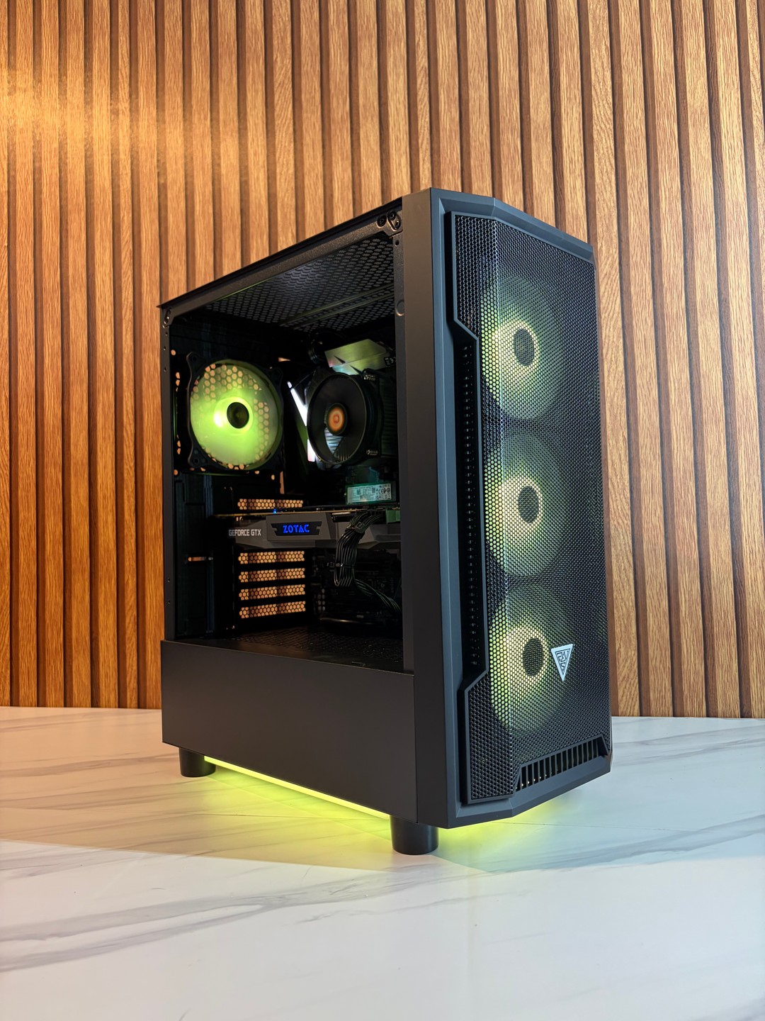 GTX 1080TI 11GB | I7 7700 | 16GB DDR4 | 550W | 256GB NVME | Jawa
