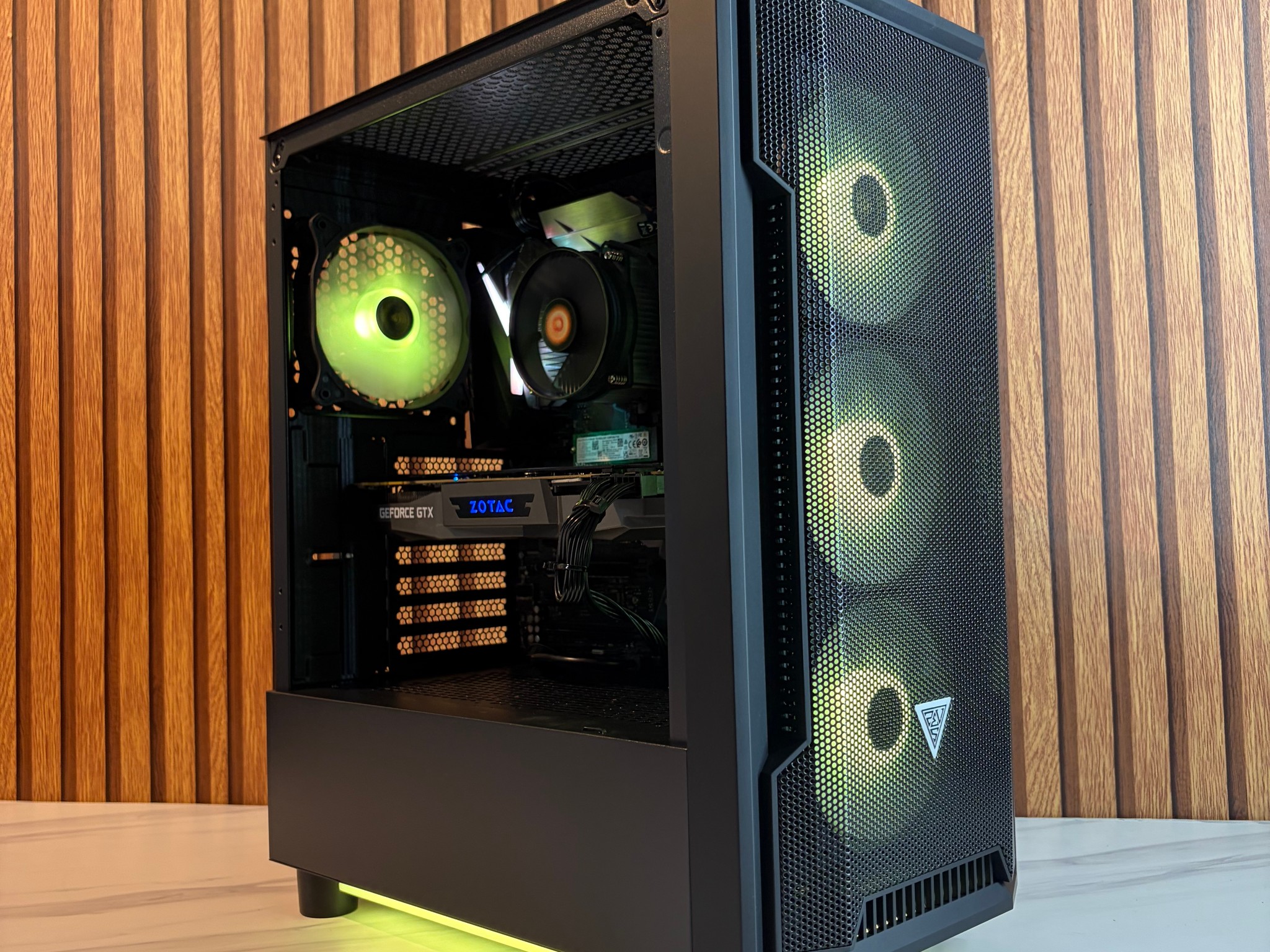 GTX 1080TI 11GB | I7 7700 | 16GB DDR4 | 550W | 256GB NVME