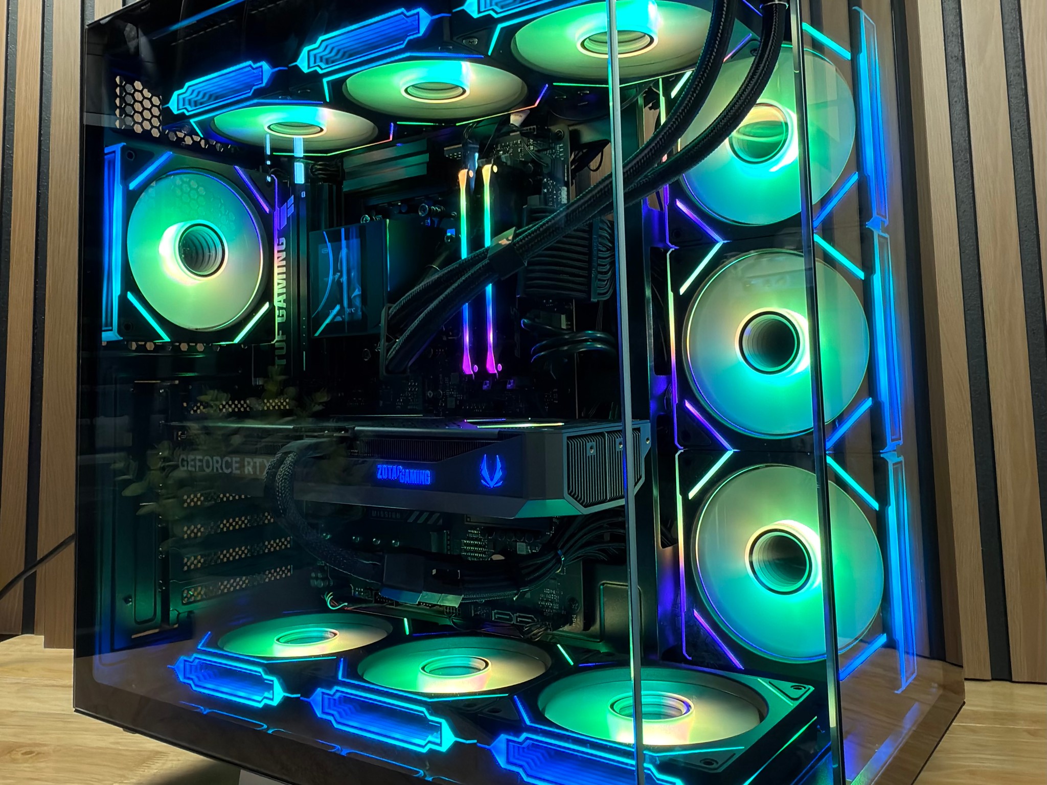 RTX 5070 OC Gaming PC – Ryzen 7 7700X | 32GB DDR5 | 1TB Samsung 990 Pro | B650E-E WiFi