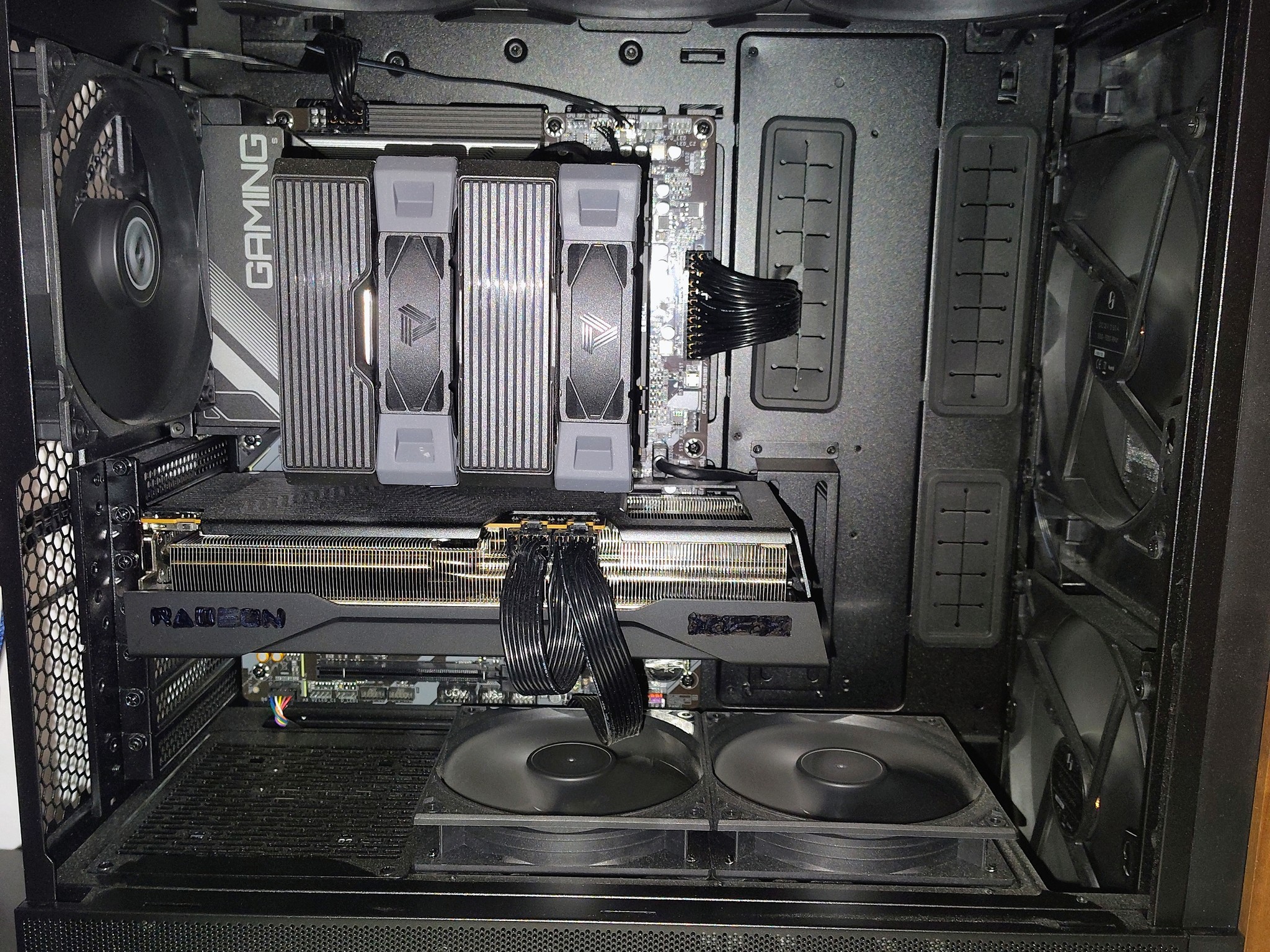 1440p/4K AMD Ryzen 7 7700X + Radeon RX 9070 Gaming PC