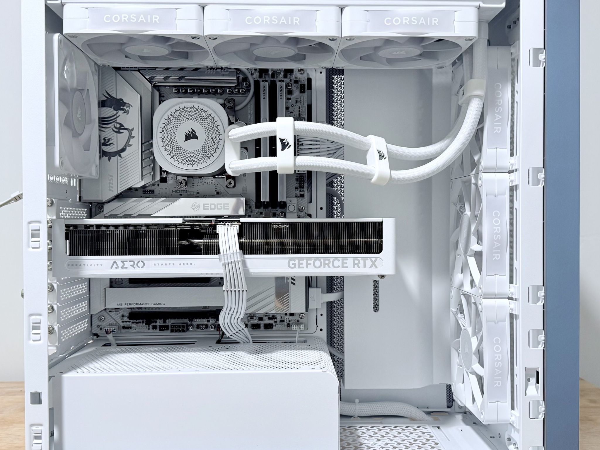 Corsair Nova Color Shift RTX Aero 5070 OC 12GB