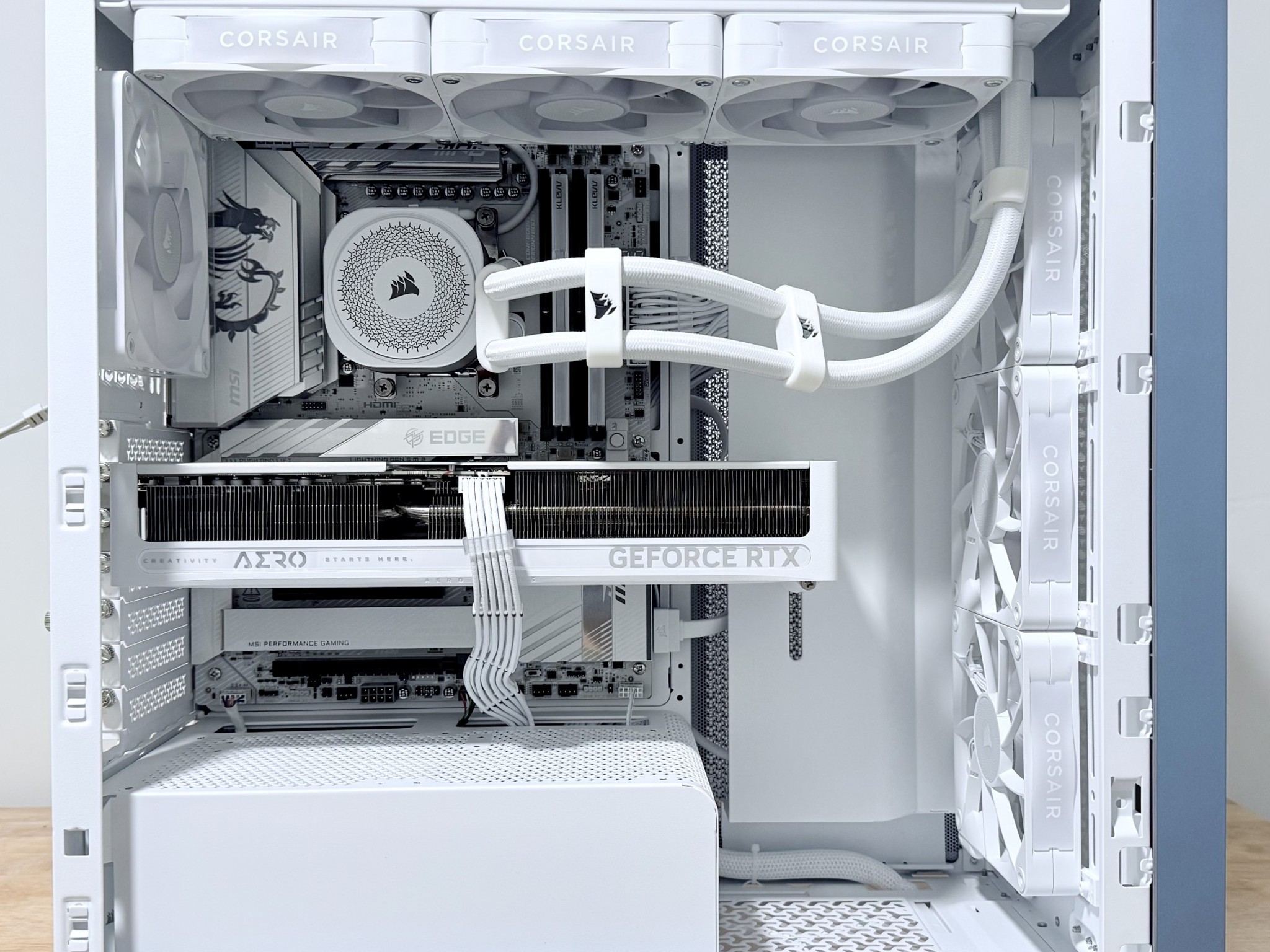 Corsair Nova Color Shift RTX Aero 5070 OC 12GB