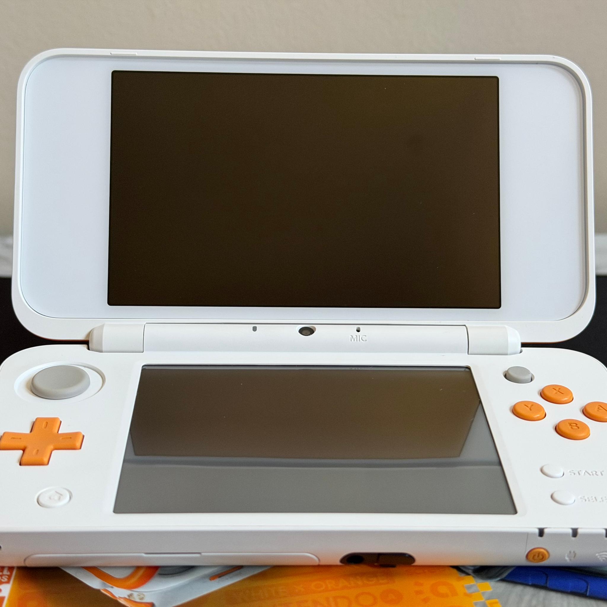 Nintendo 2DS XL – White/Orange ( Pristine Screens & Great Buttons!)