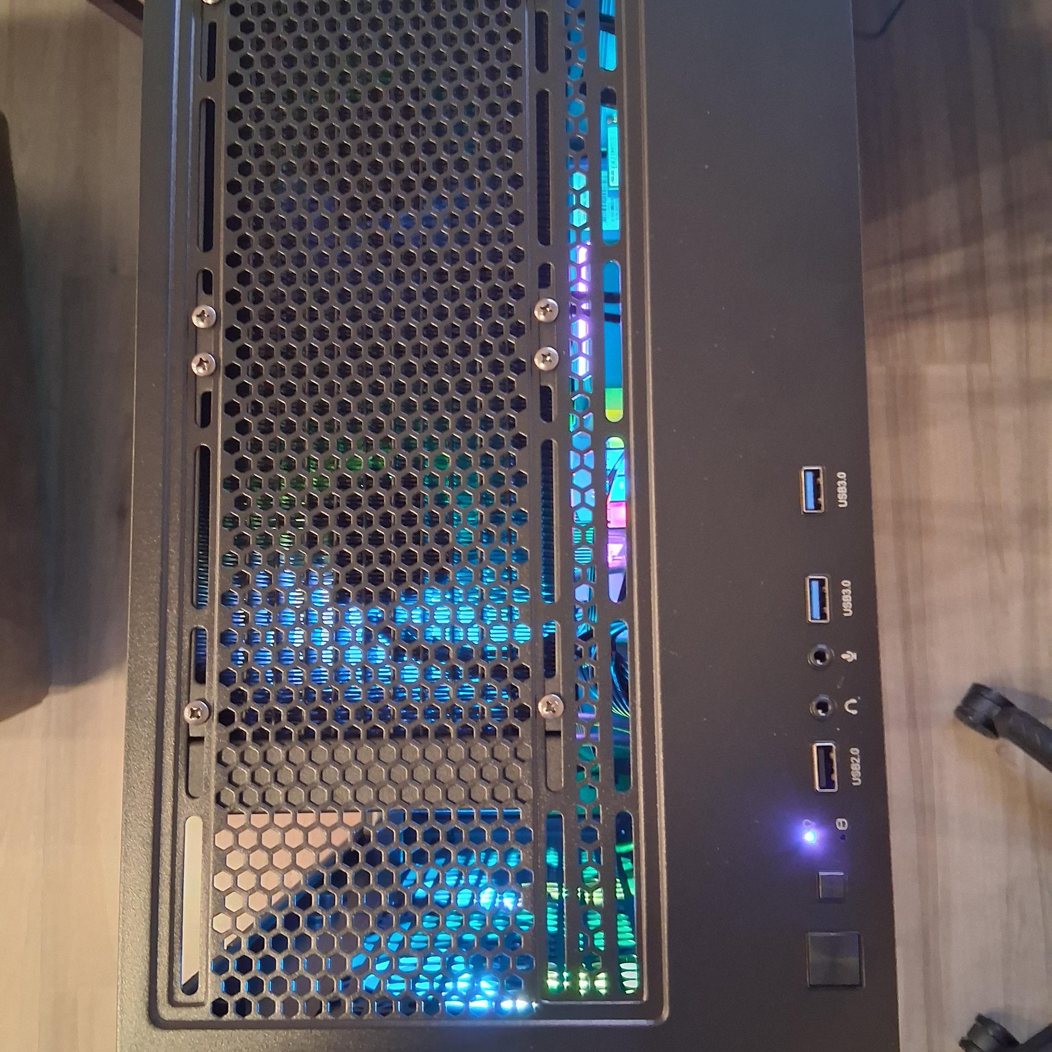 Ryzen 5 5600 / PNY RTX 5060 8gb / 32gb of ram 3600mhz